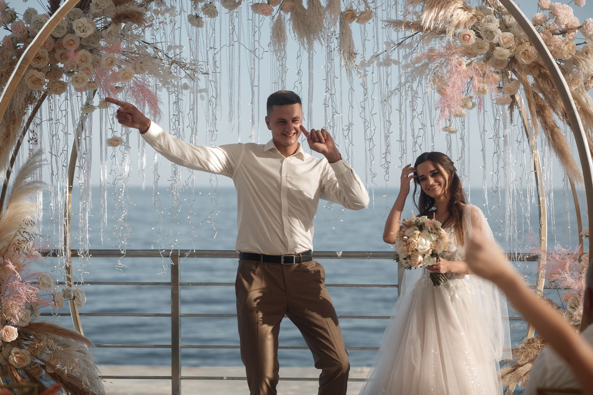 Свадебная прогулка в лесу. Свадебный и семейный фотограф в Крыму и Севастополе Дарья Королева