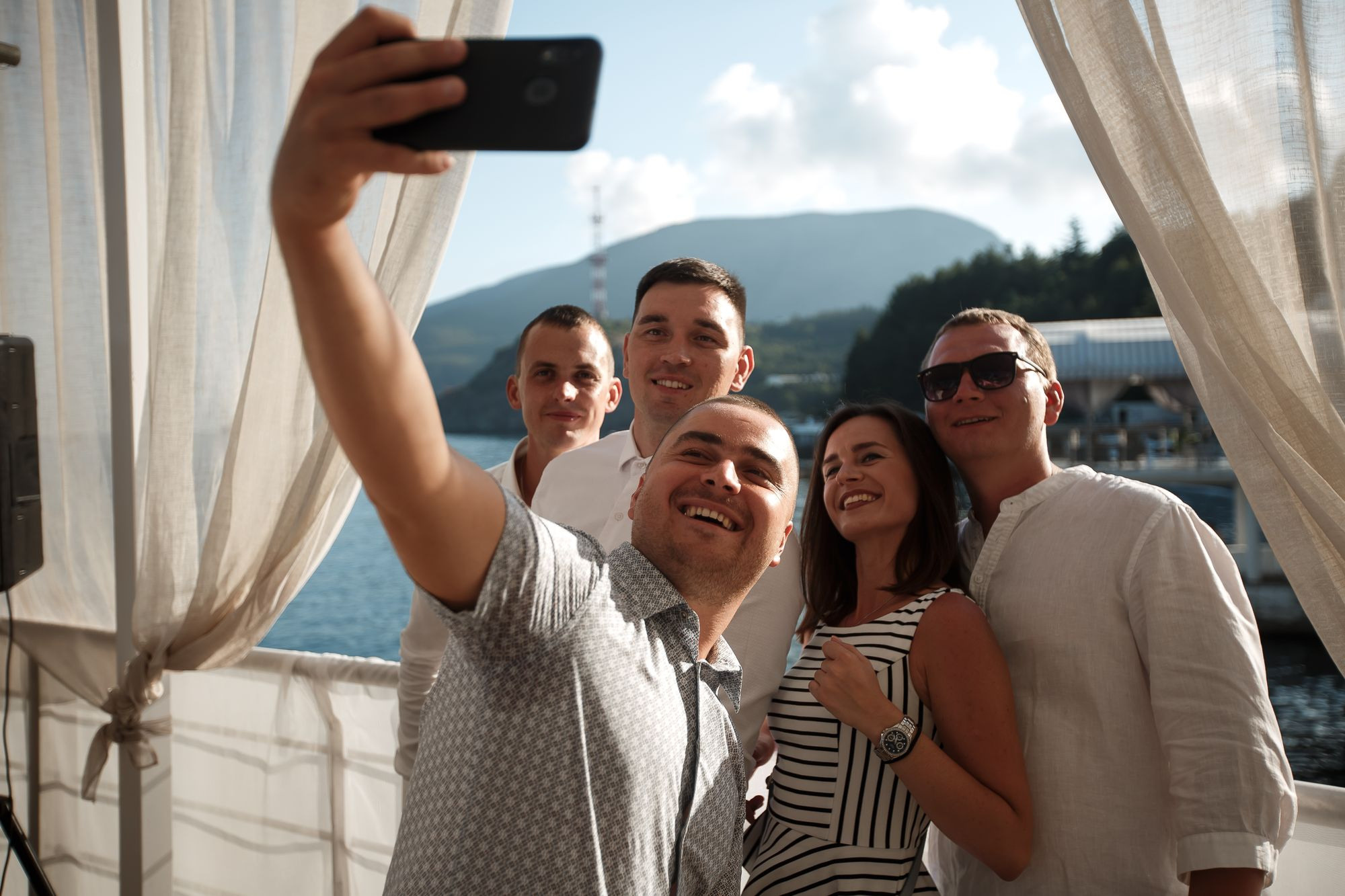 Свадебная прогулка в лесу. Свадебный и семейный фотограф в Крыму и Севастополе Дарья Королева