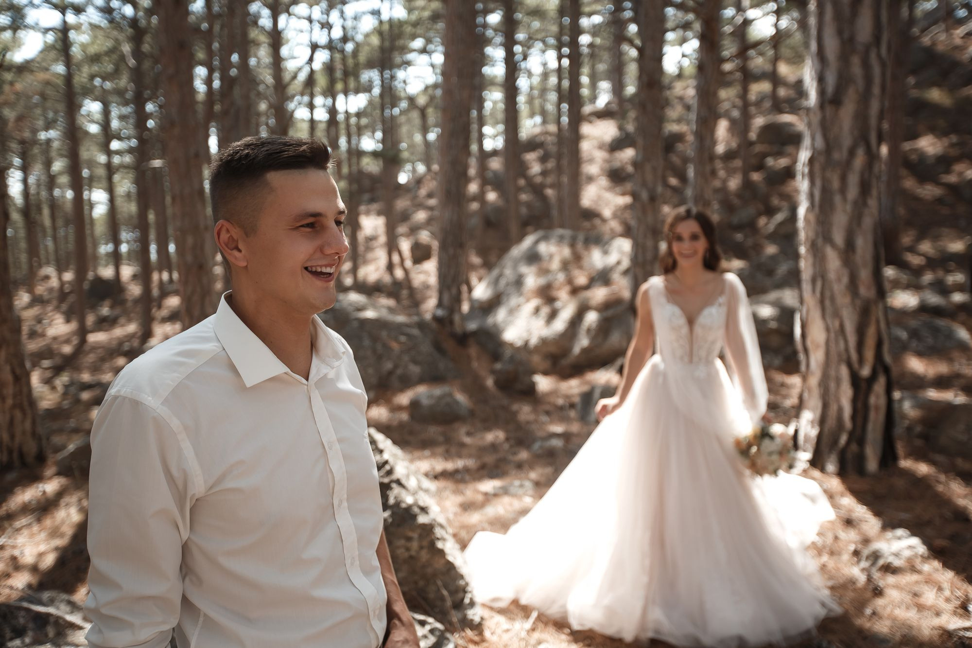 Свадебная прогулка в лесу. Свадебный и семейный фотограф в Крыму и Севастополе Дарья Королева