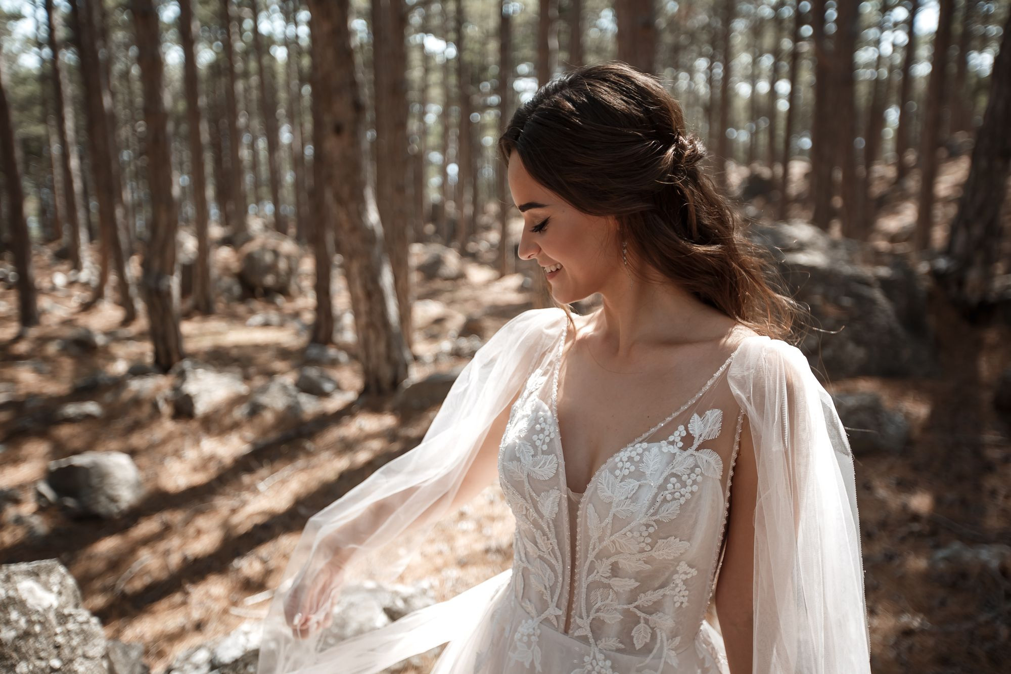 Свадебная прогулка в лесу. Свадебный и семейный фотограф в Крыму и Севастополе Дарья Королева