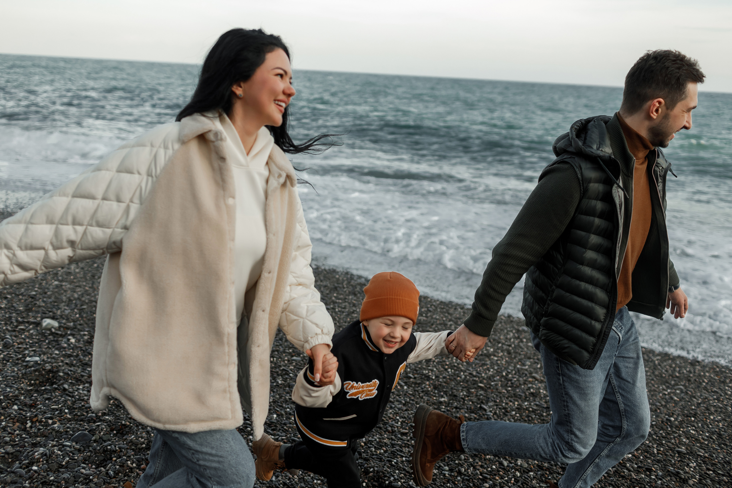 Семейная съёмка у моря. Свадебный и семейный фотограф в Крыму и Севастополе Дарья Королева