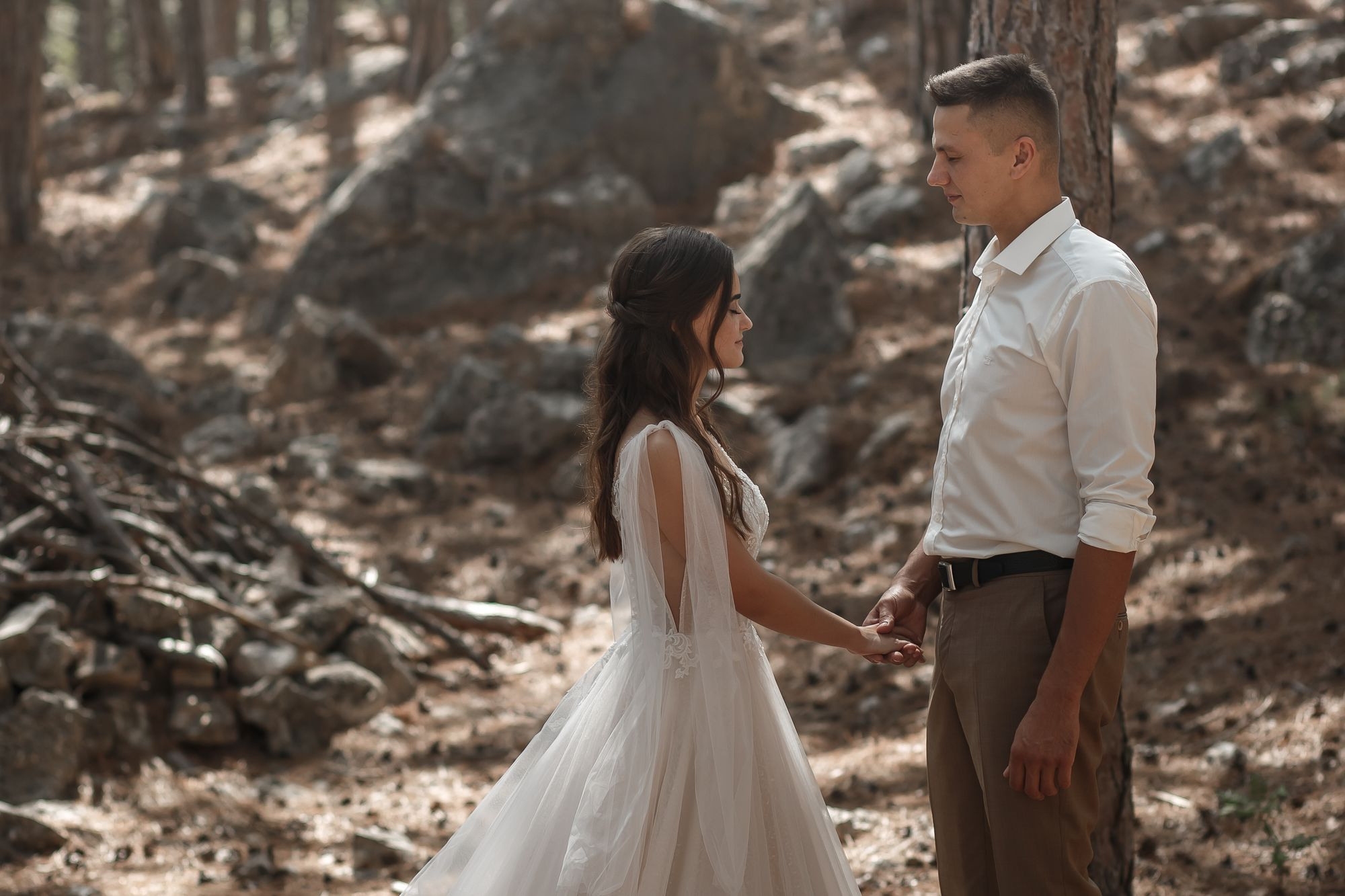 Свадебная прогулка в лесу. Свадебный и семейный фотограф в Крыму и Севастополе Дарья Королева