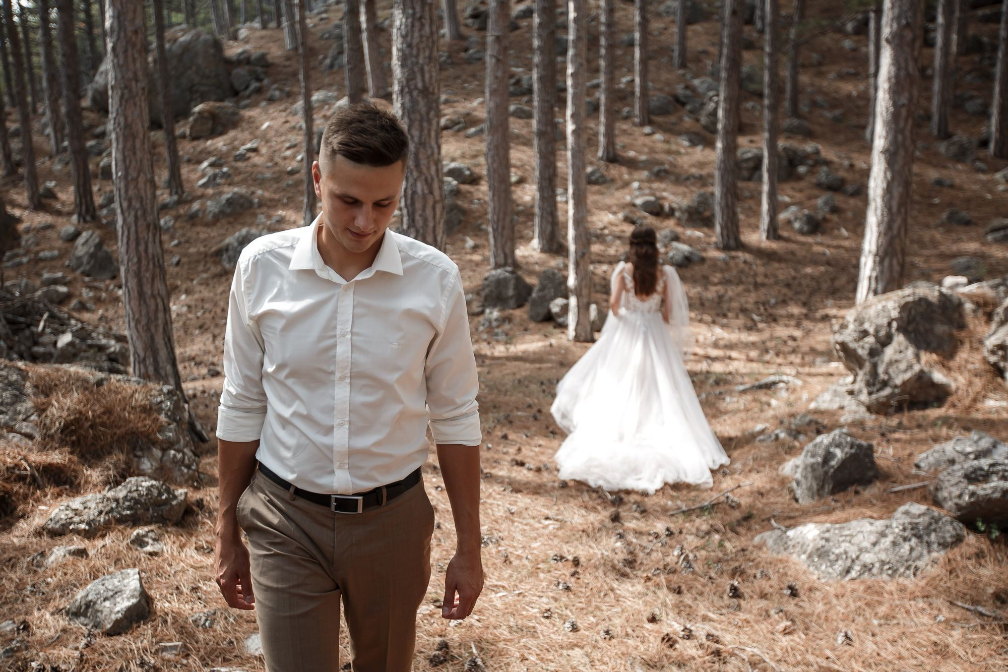 Свадебная прогулка в лесу. Свадебный и семейный фотограф в Крыму и Севастополе Дарья Королева