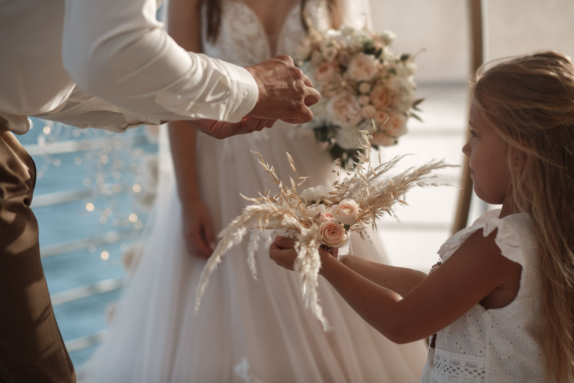 Свадебная прогулка в лесу. Свадебный и семейный фотограф в Крыму и Севастополе Дарья Королева