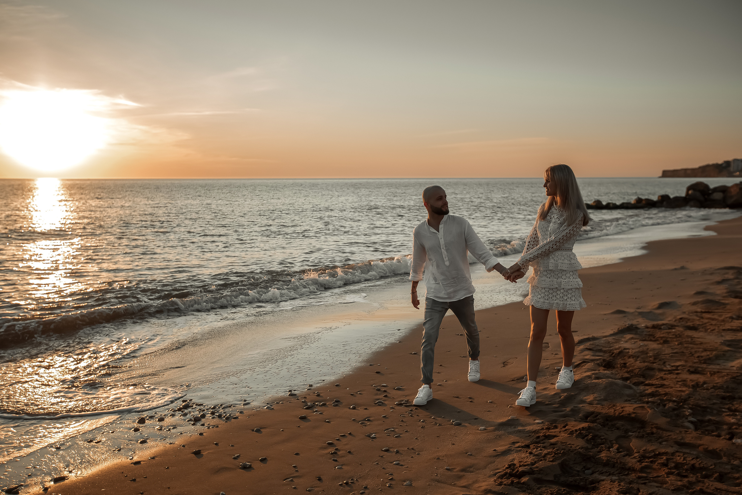 Влад и Валя прогулка у моря. Свадебный и семейный фотограф в Крыму и Севастополе Дарья Королева