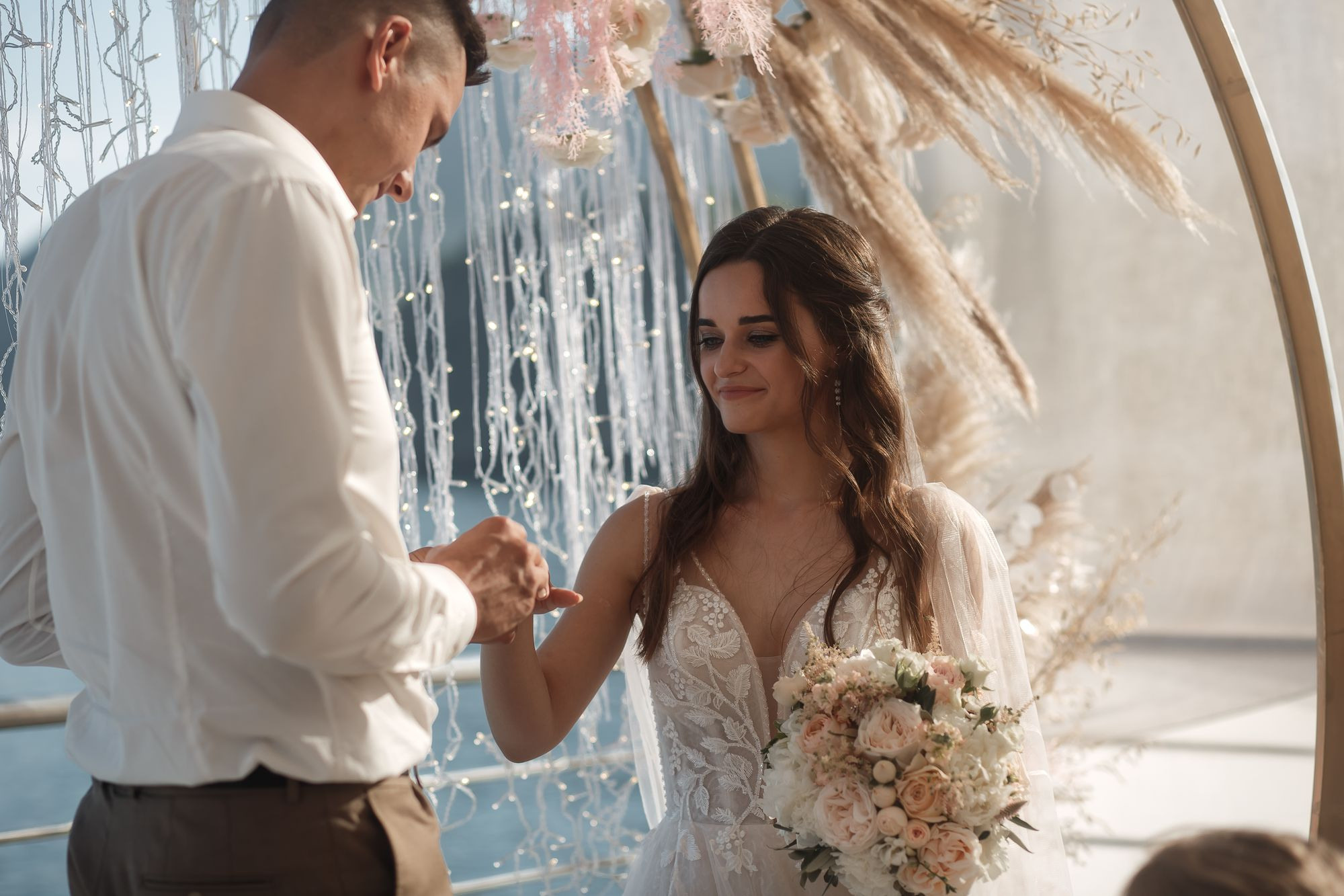 Свадебная прогулка в лесу. Свадебный и семейный фотограф в Крыму и Севастополе Дарья Королева