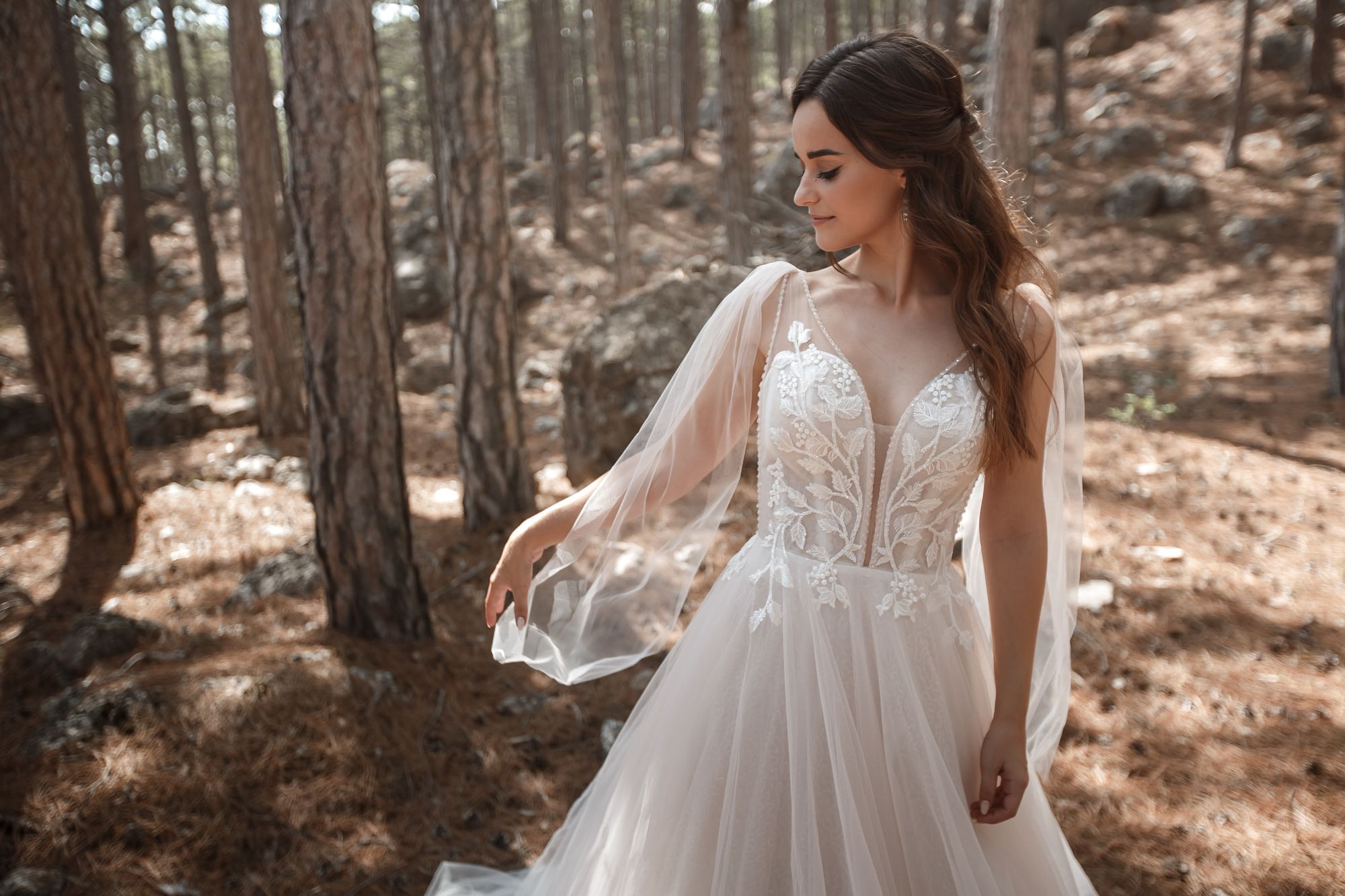 Свадебная прогулка в лесу. Свадебный и семейный фотограф в Крыму и Севастополе Дарья Королева