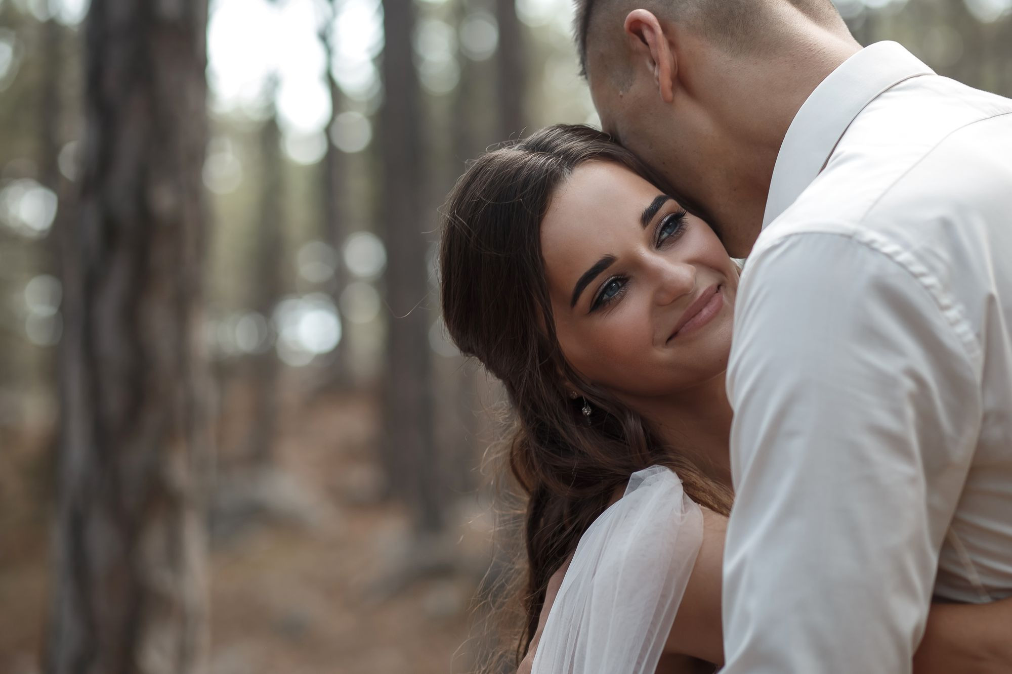 Свадебная прогулка в лесу. Свадебный и семейный фотограф в Крыму и Севастополе Дарья Королева