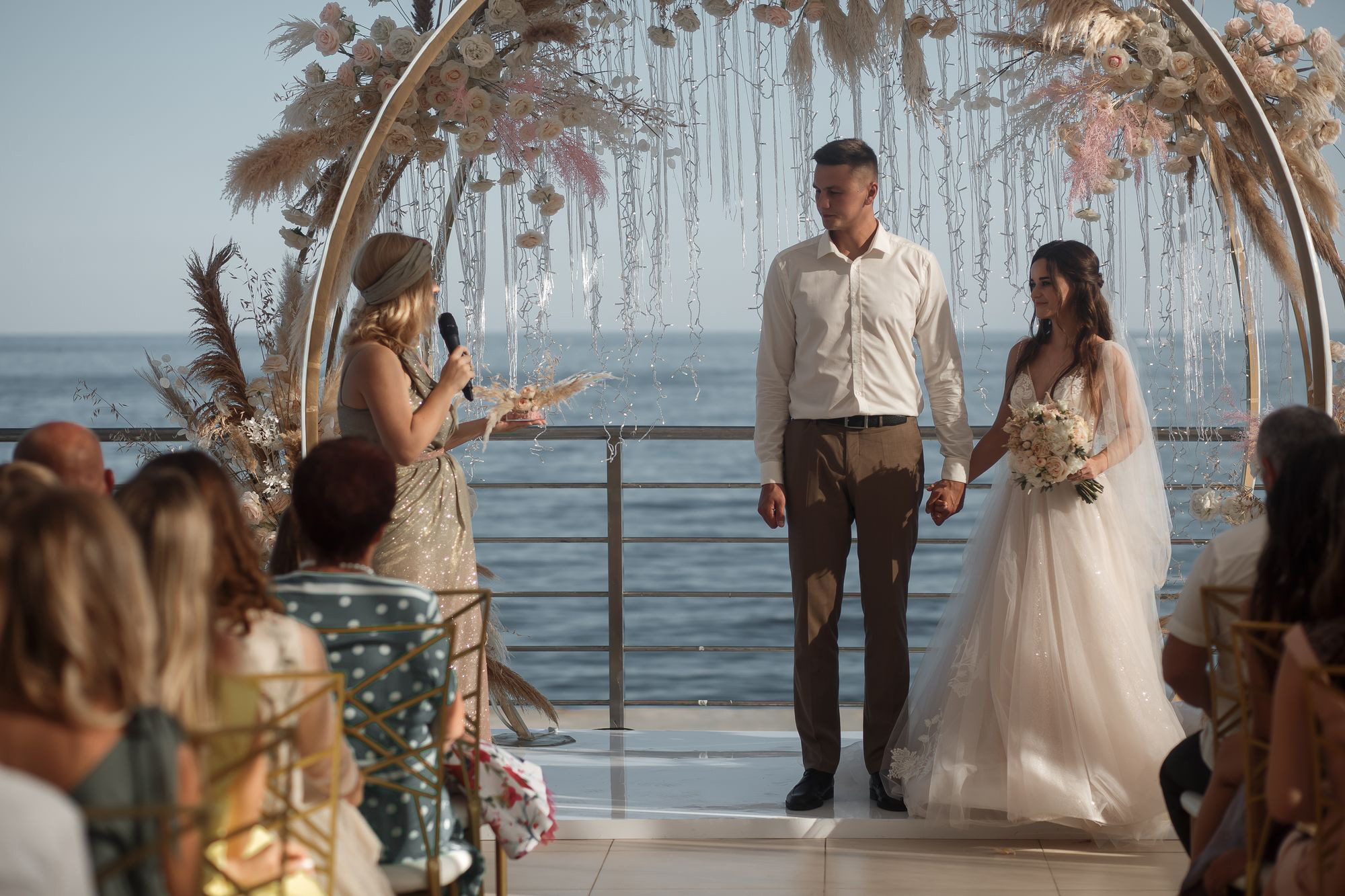 Свадебная прогулка в лесу. Свадебный и семейный фотограф в Крыму и Севастополе Дарья Королева