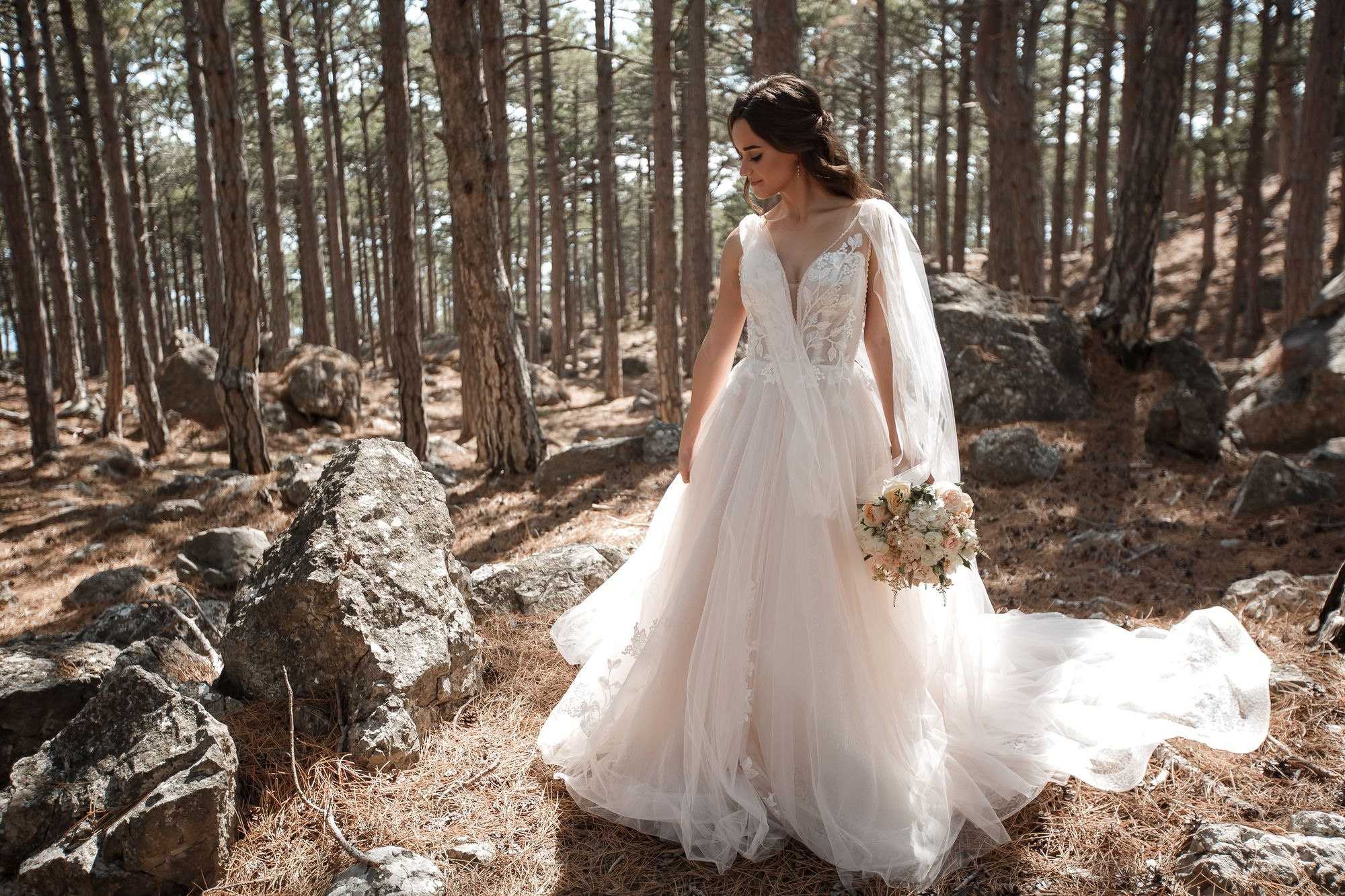 Свадебная прогулка в лесу. Свадебный и семейный фотограф в Крыму и Севастополе Дарья Королева