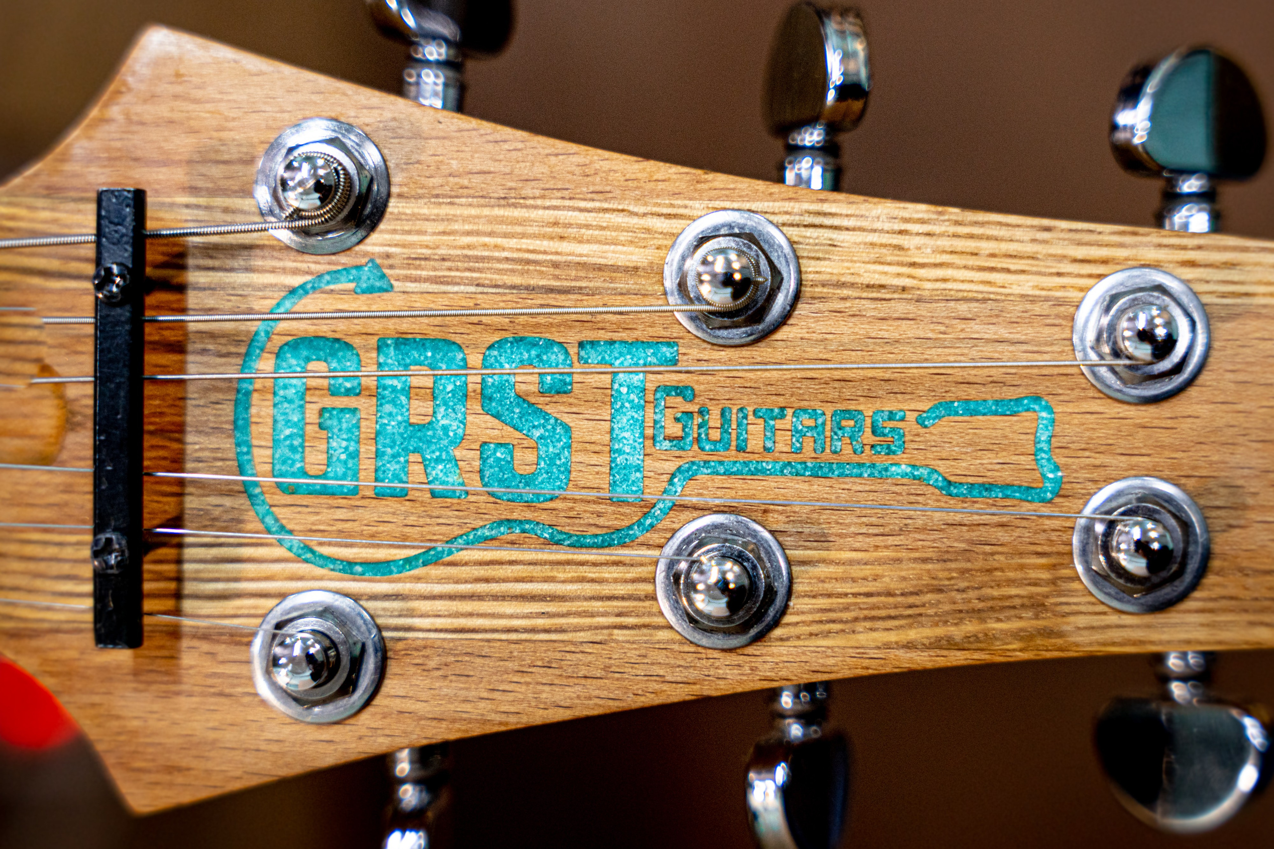 Владимир Иванов. Железнодорожник и гитарный мастер. Репортажный фотограф Наталья Лапцевич