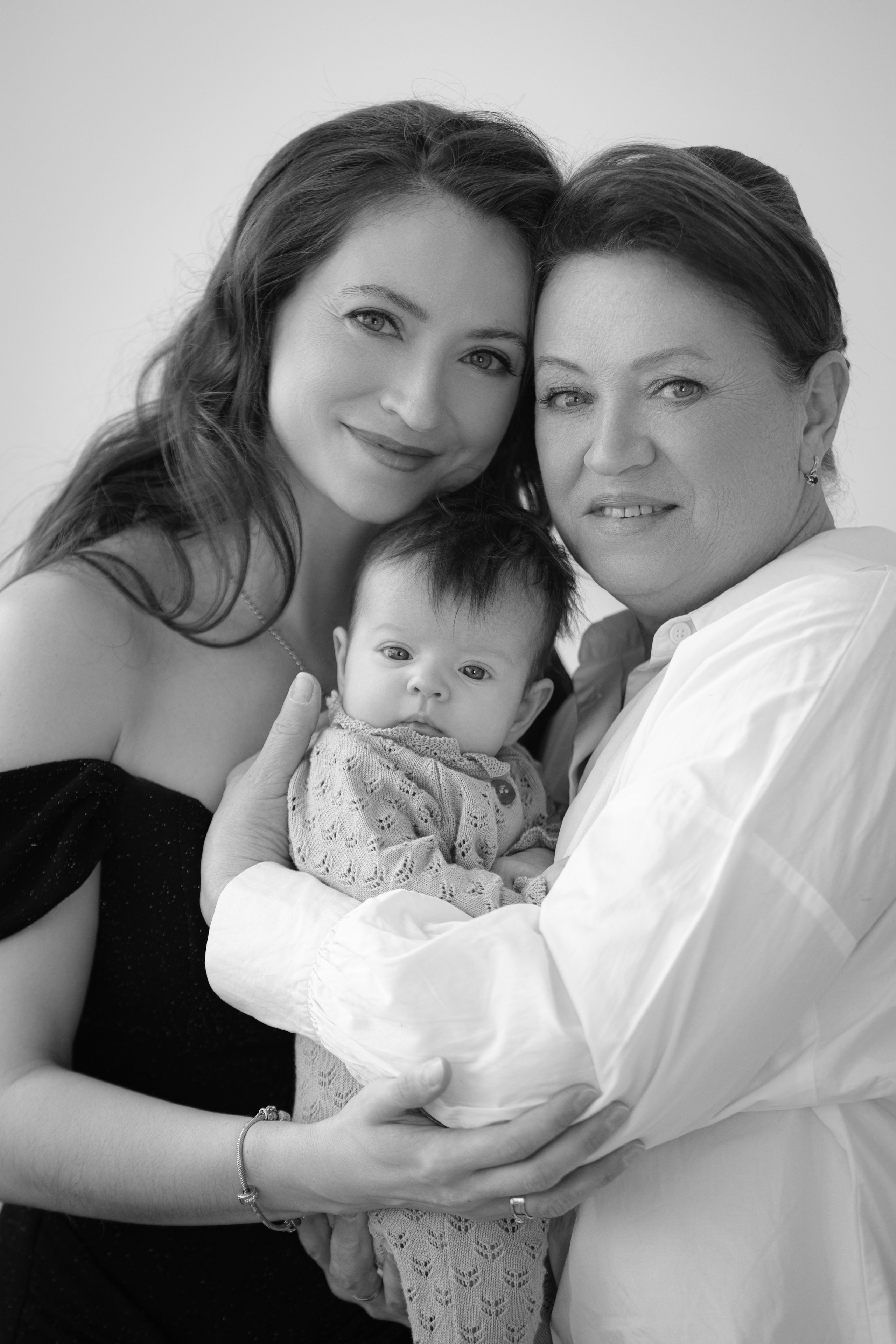 Вера, Светлана и Анастасия. That’s your photographer, Alexandra Andrushchenko