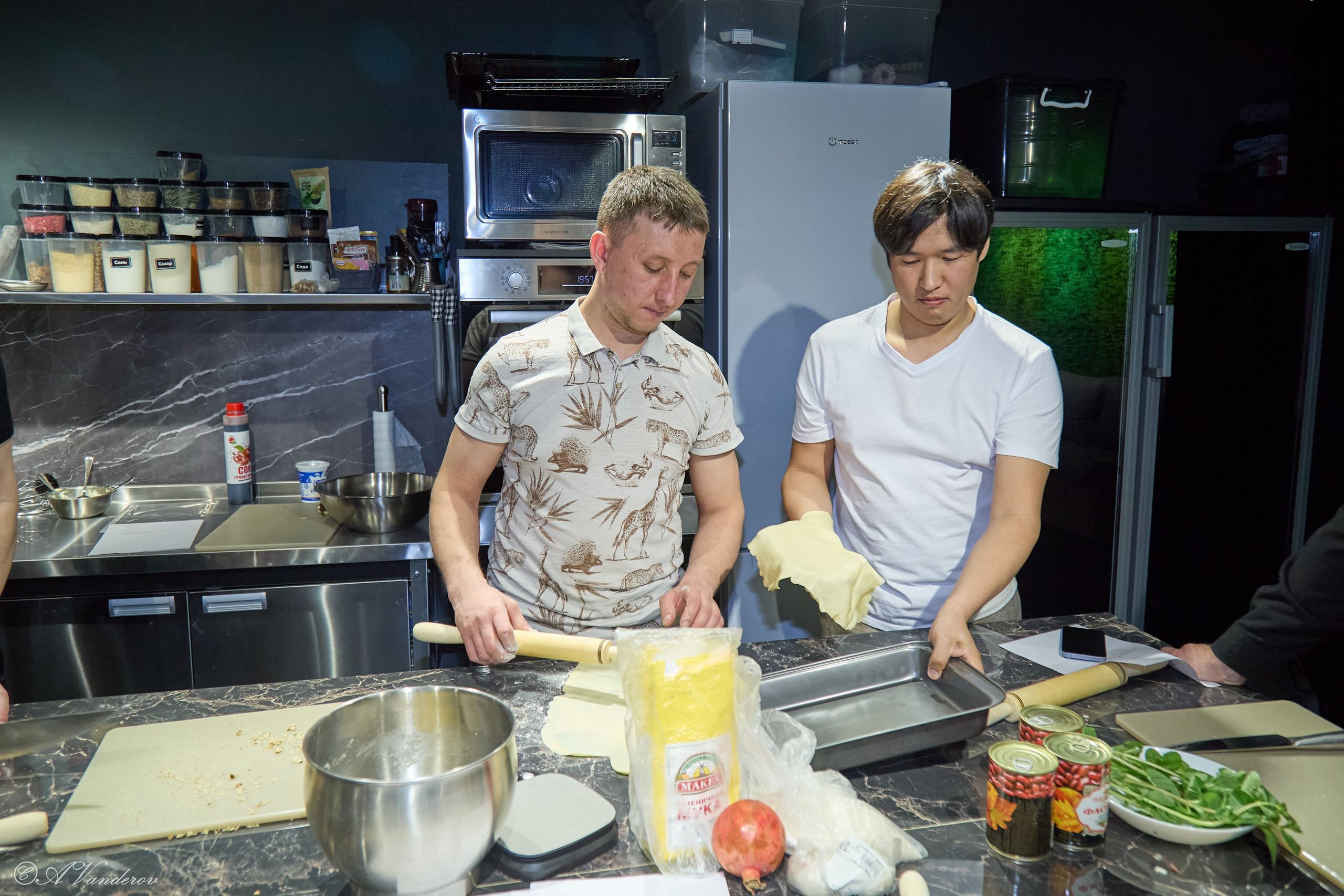 Мужские разговоры на кухне. Фотограф Омск | Александр Вандеров