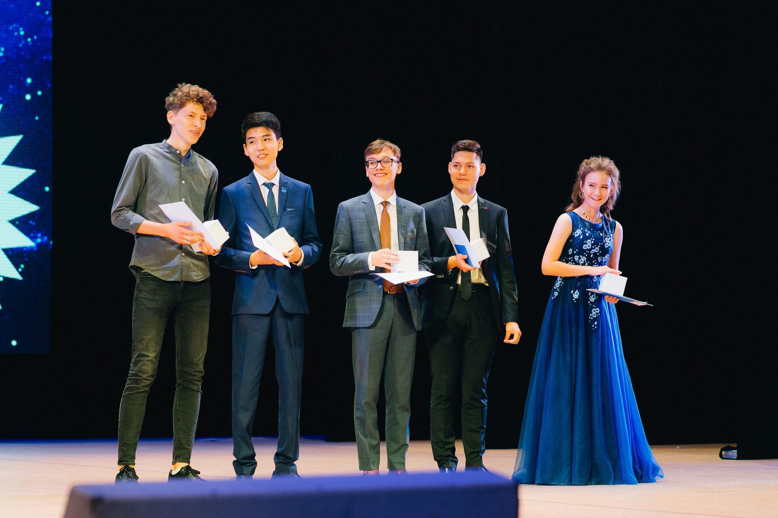 Вручение аттестатов 14 Гимназия. Свадебный и семейный фотограф в Улан-Удэ