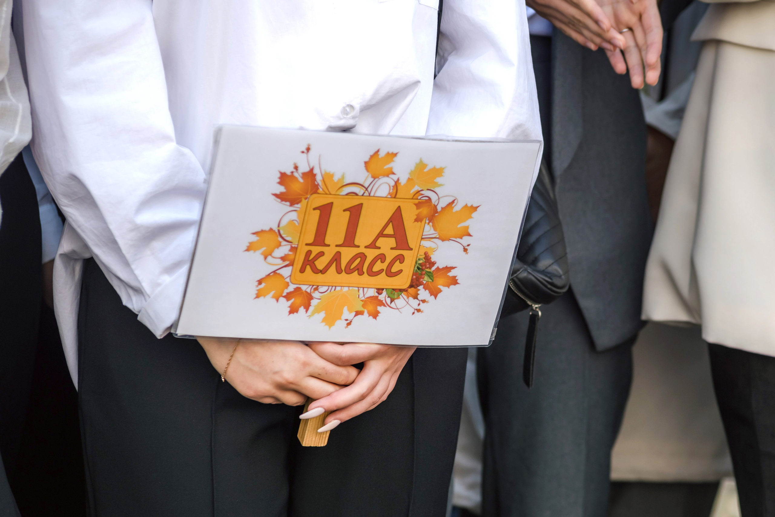 Линейка 11-е классы 2023. Фотограф Галина Лисанова, г. Брянск