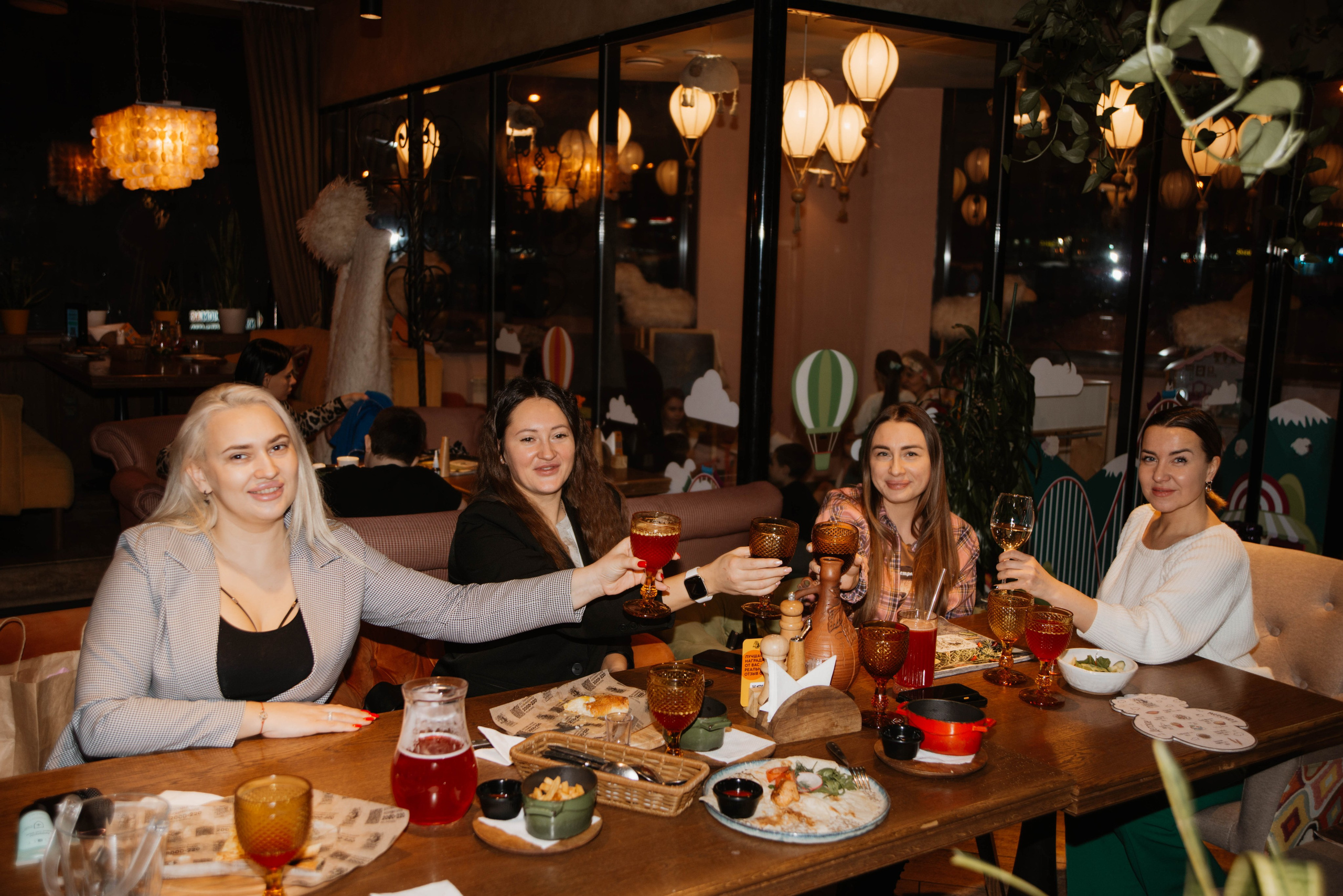 День рождения ресторана «Пряный Барашек». Ксения Glossa. Портретный и репортажный фотограф в Самаре