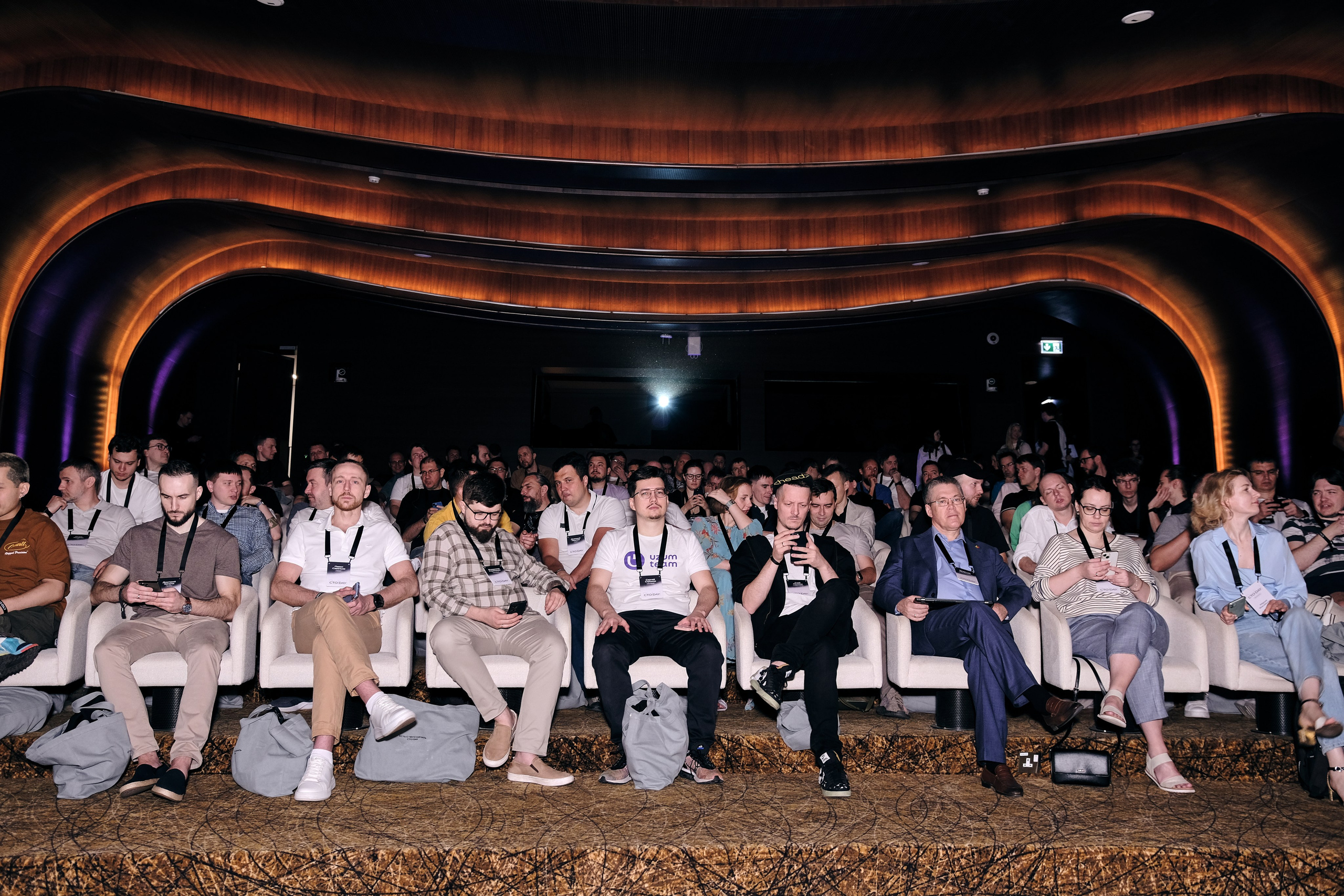 Яндекс конференция. Коммерческий, репортажный фотограф в Москве Лейла Мару