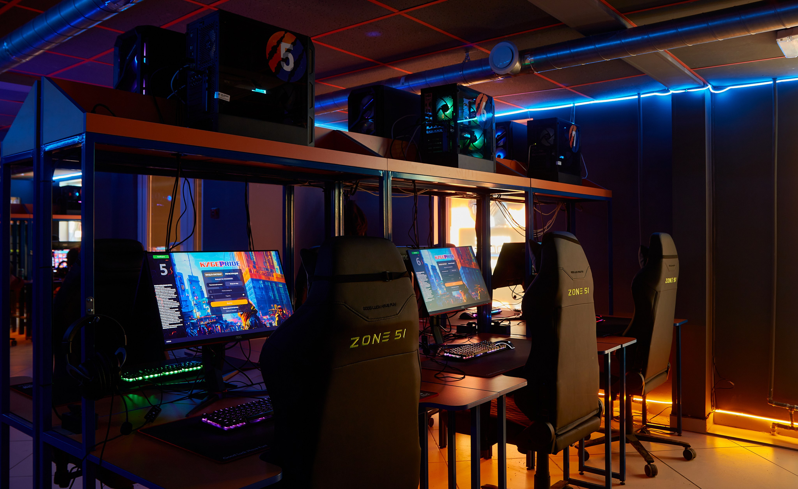 Фотосъёмка компьютерного клуба. Предметный и репортажный фотограф Алексей Кротов