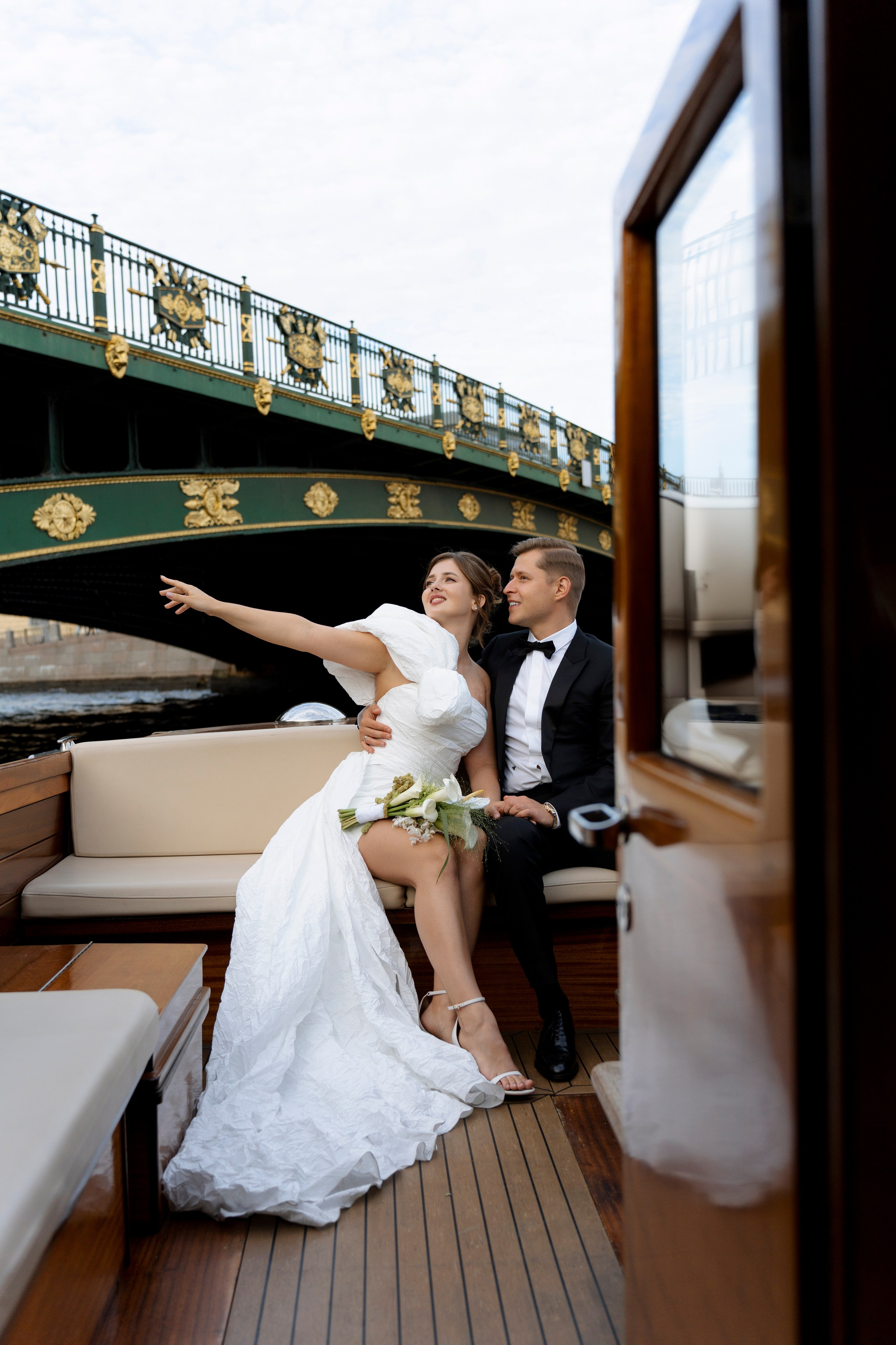Настя и Лёша. Прогулка по Питеру. Катер. На цифру и плёнку. Свадебный фотограф Катерина Чулкова