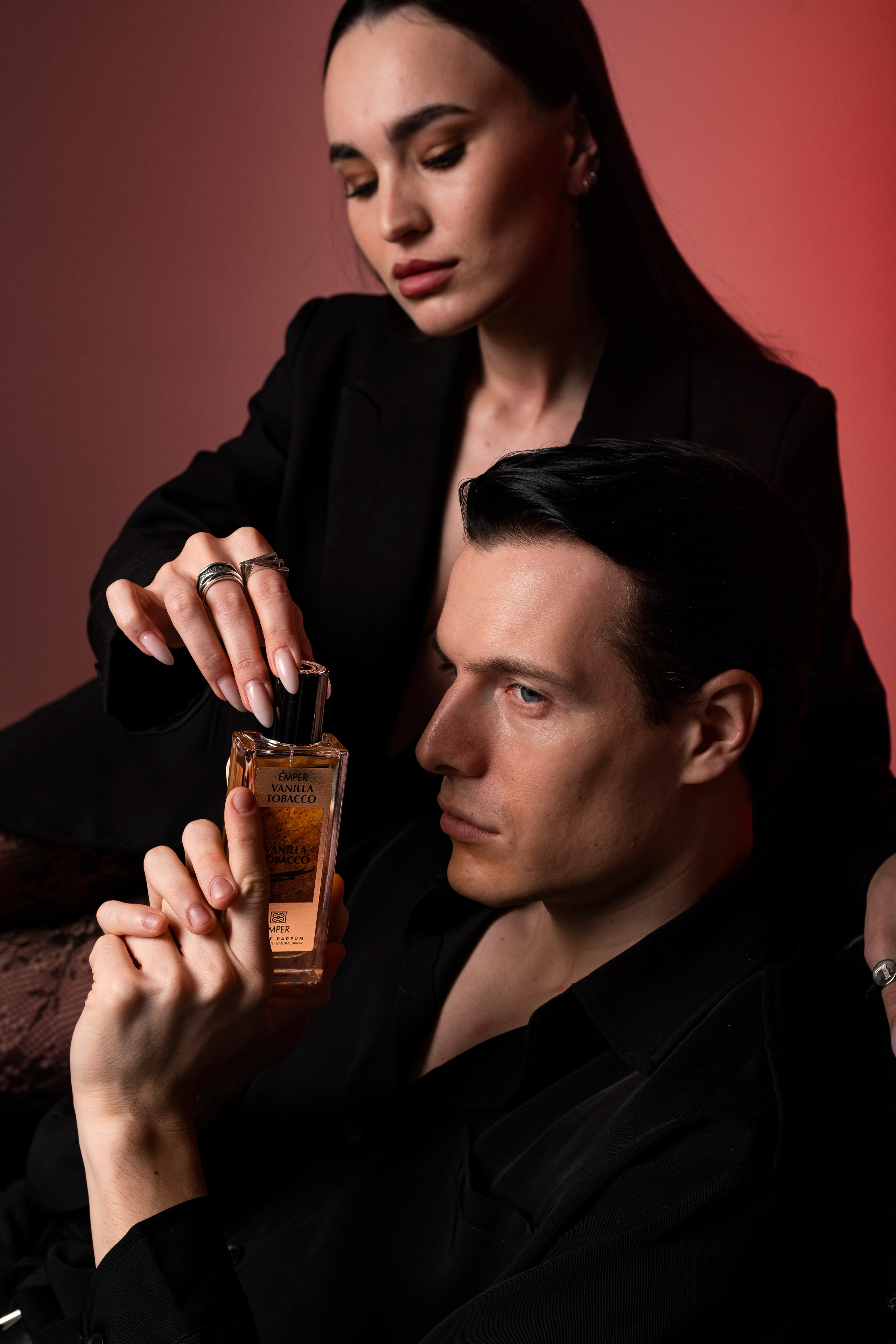 Парфюм. Портретная и Fashion фотосъемка в Москве КРИС KISS. Лукбуки и каталоги