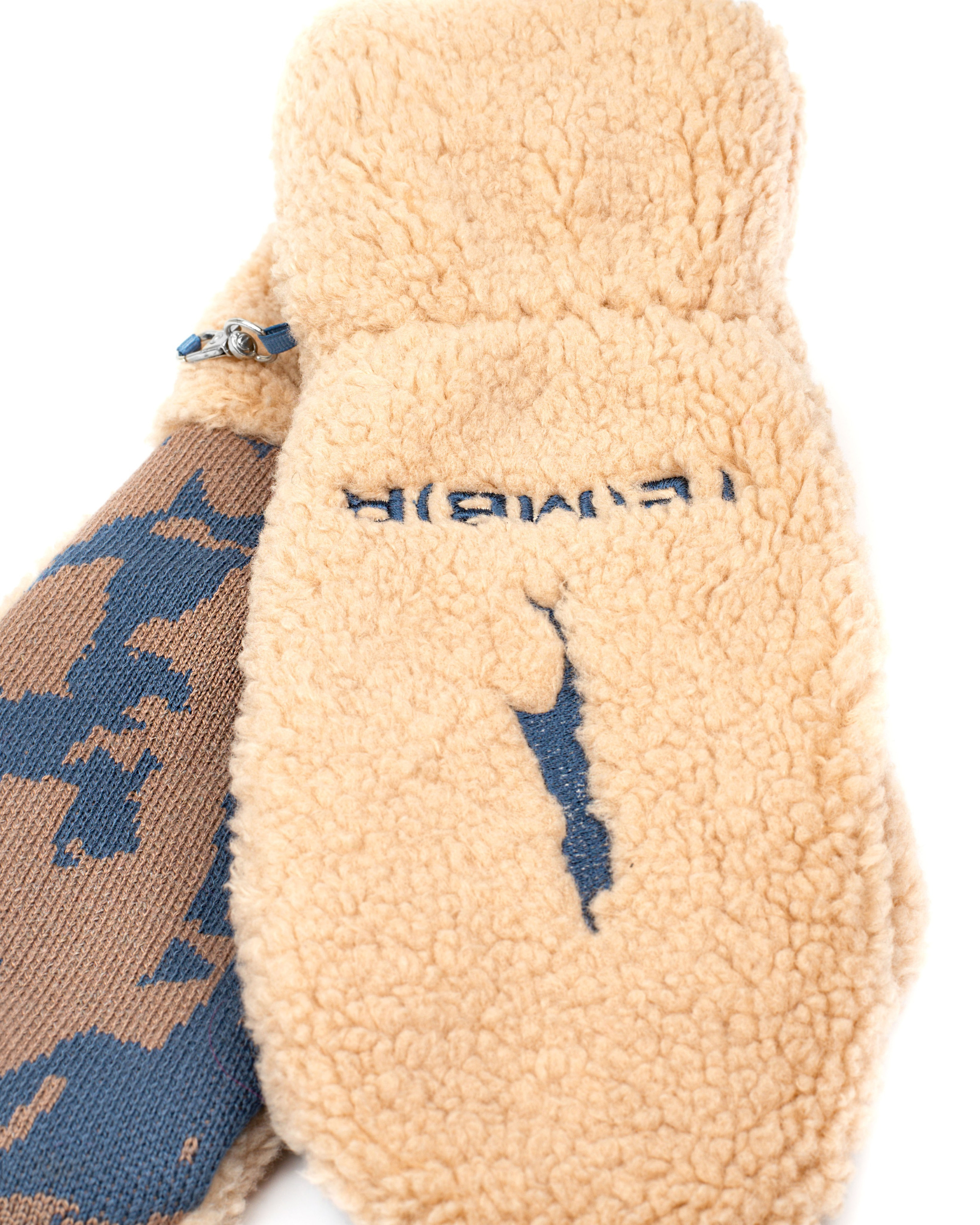 Предметная съемка. Варежки. MaraClub Foto предметное фото для сайта и маркетплейсов в Москве и области