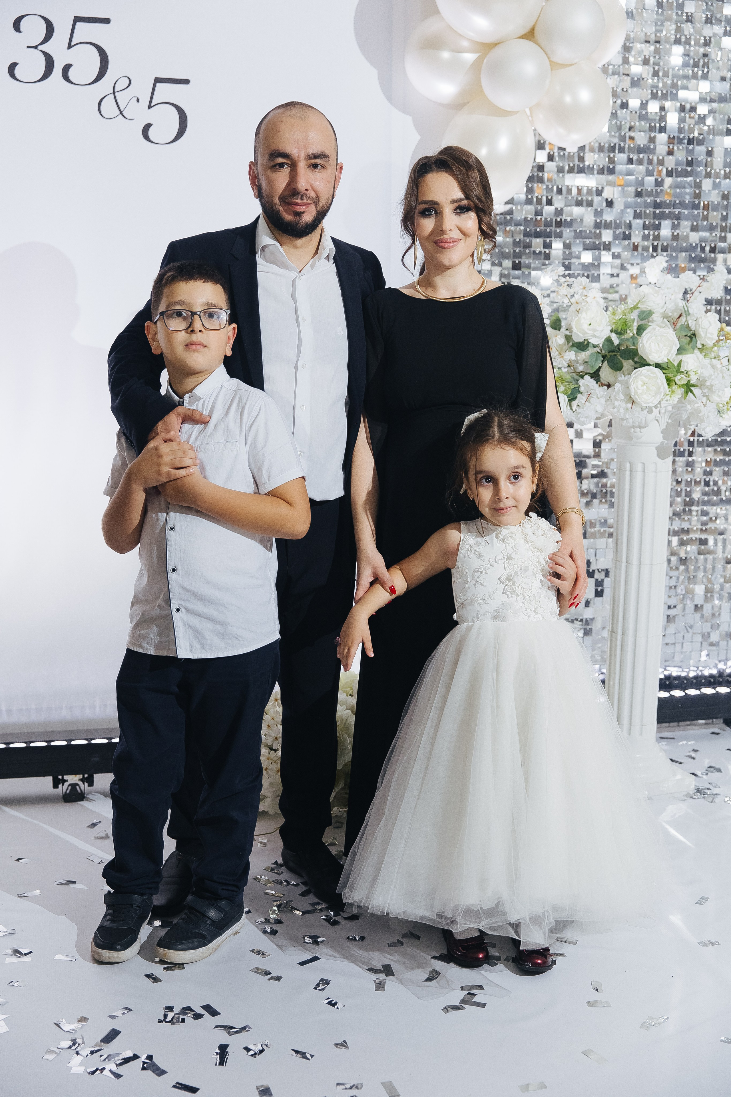 Ани и Назели. 35&5 День рождения, «Янтарь». Фотограф в Красноярске Надежда Воскресенская