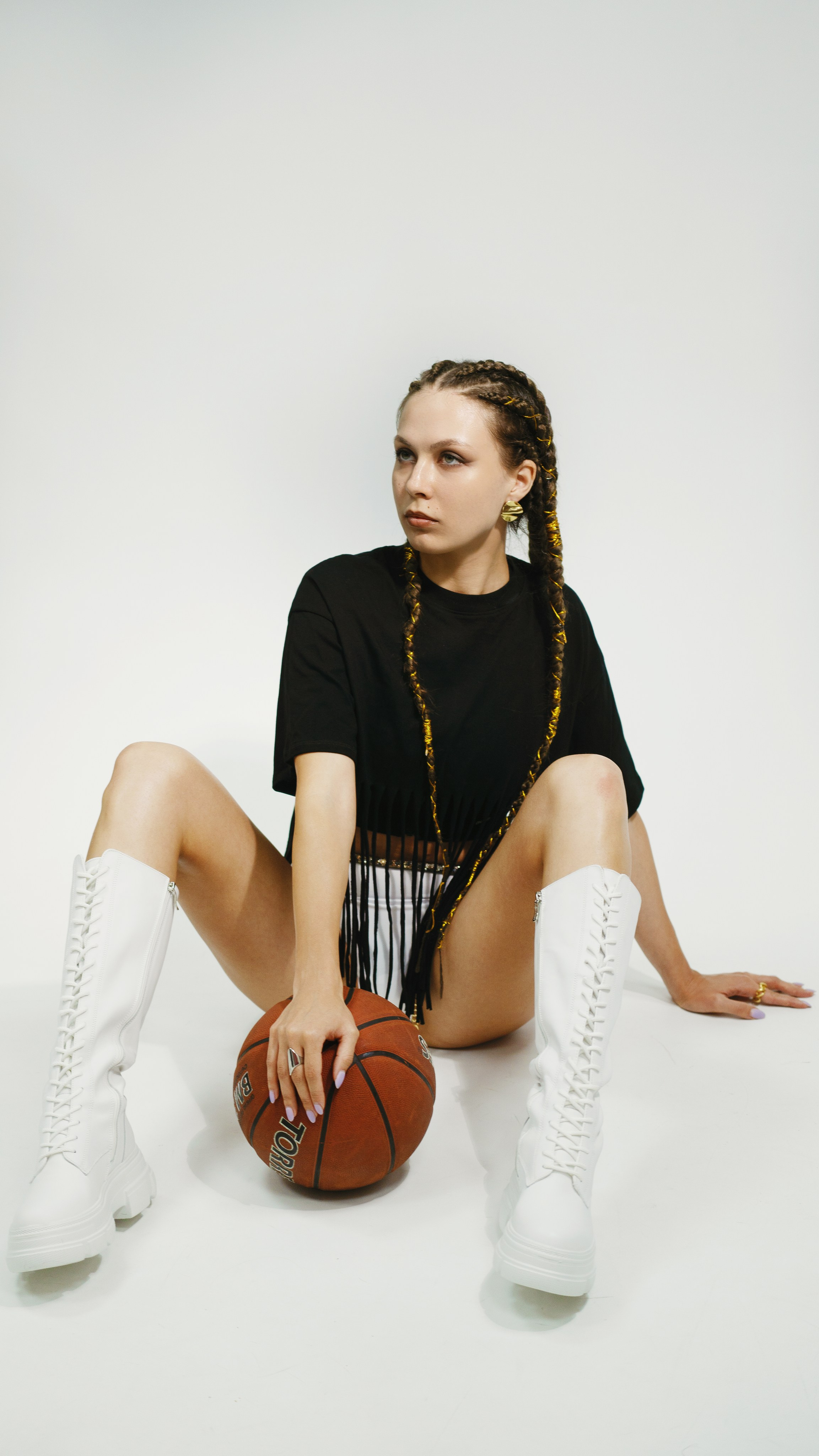 Женские студийные портреты. Главная