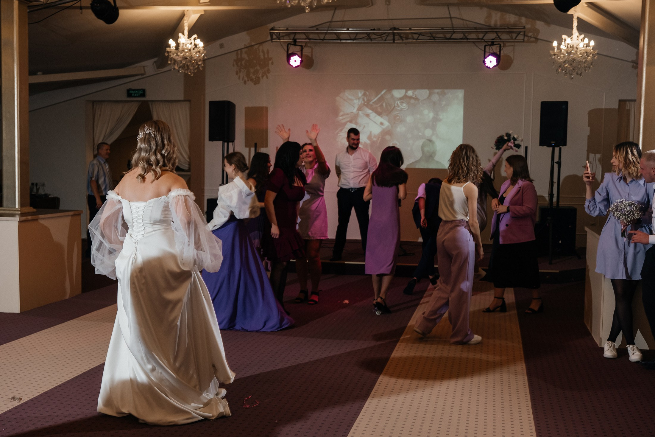 Свадебный фотограф — стильная и эмоциональная съемка вашего дня | Анна Кораблик. Свадебный фотограф в Екатеринбурге — заказ профессиональной фотосесии, все виды фотосъемки