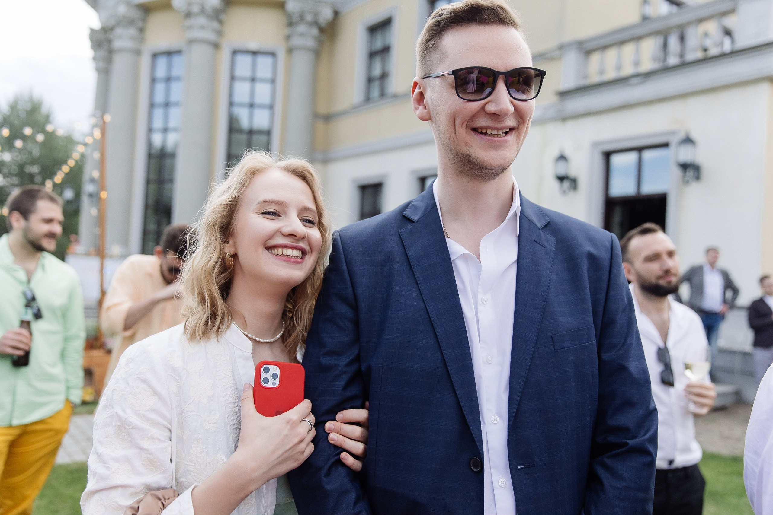 HOLDING_OUT_OF_THE_HERO. Wedding photographer in Europe