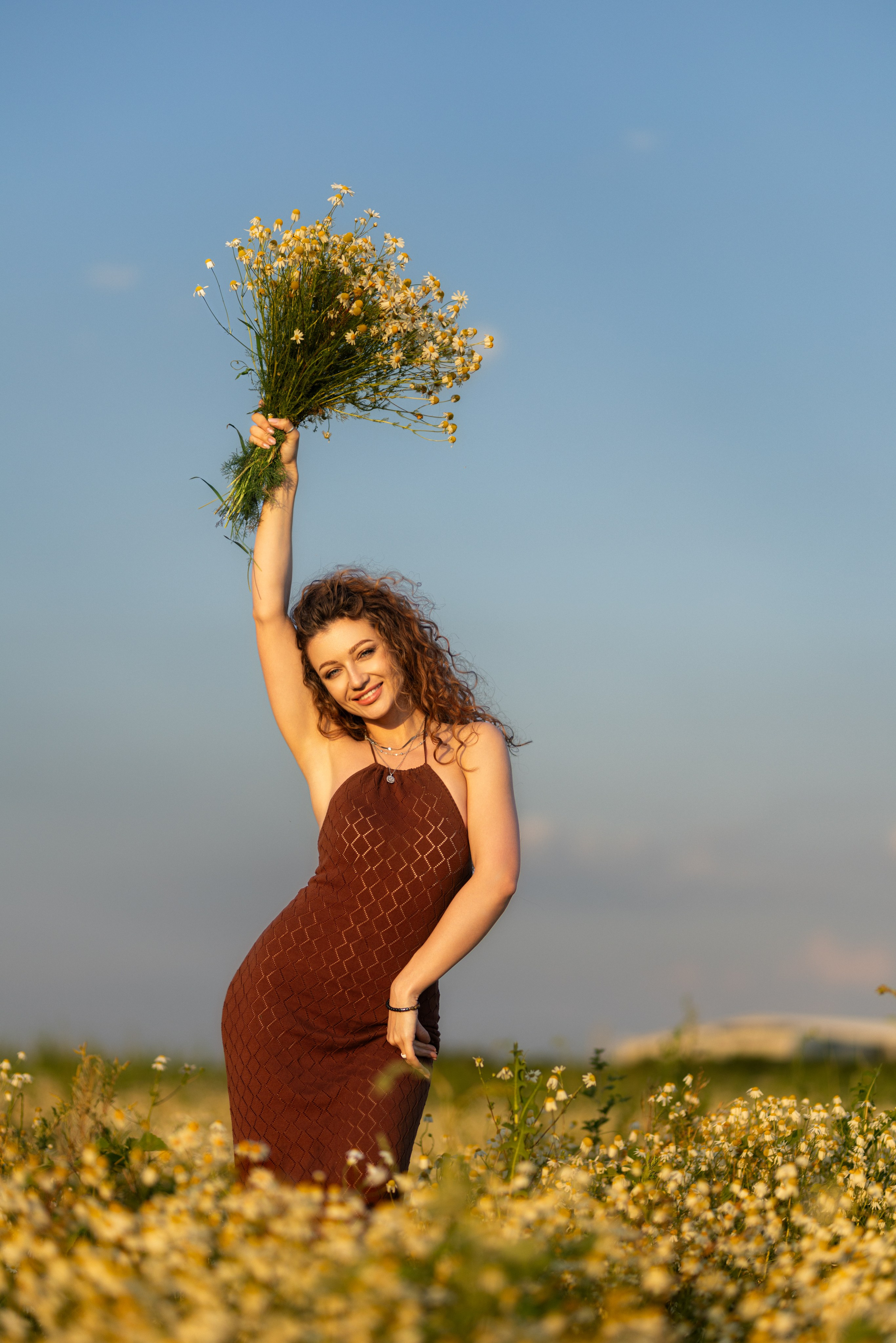 Фотосет на рассвете с Дианой в поле ромашек и пшеницы в формате для «себя». Дмитрий Шульгин, портретный фотограф в Воронеже