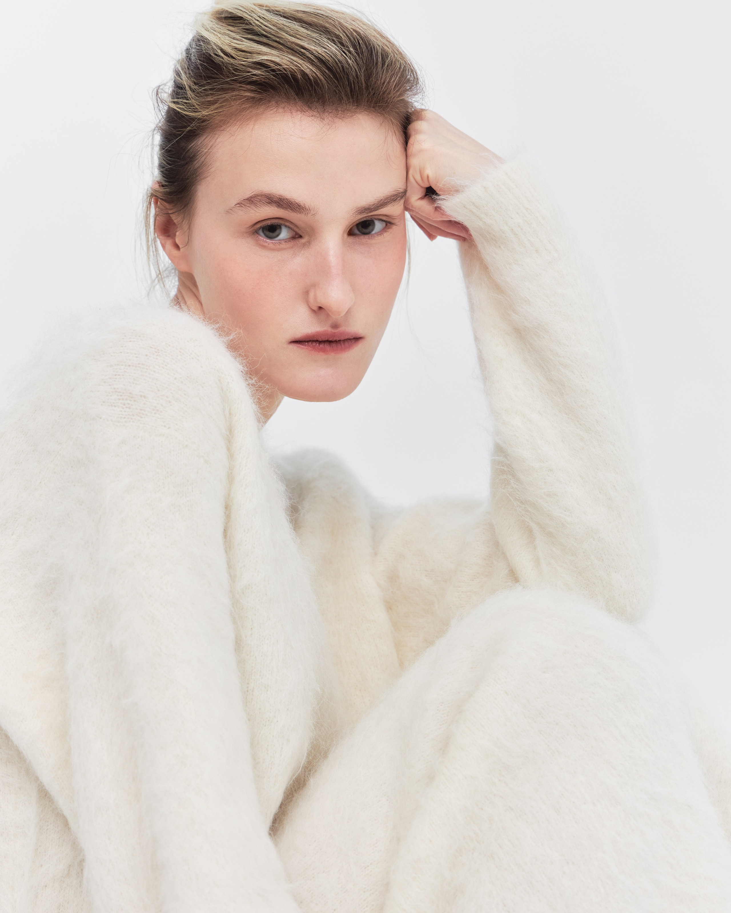 MIXED-BRAND FASHION EDITORIAL. Таис Суворова — Арт-директор, Fashion & Still Life фотограф. Кампейны и High-End ретушь. Москва