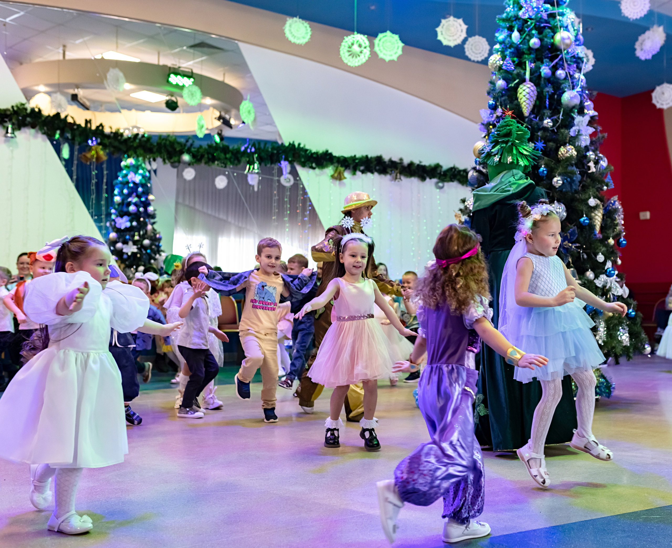 Утренник в ДОФ 04.01.25. Ольга Смирнова юрист, фотограф