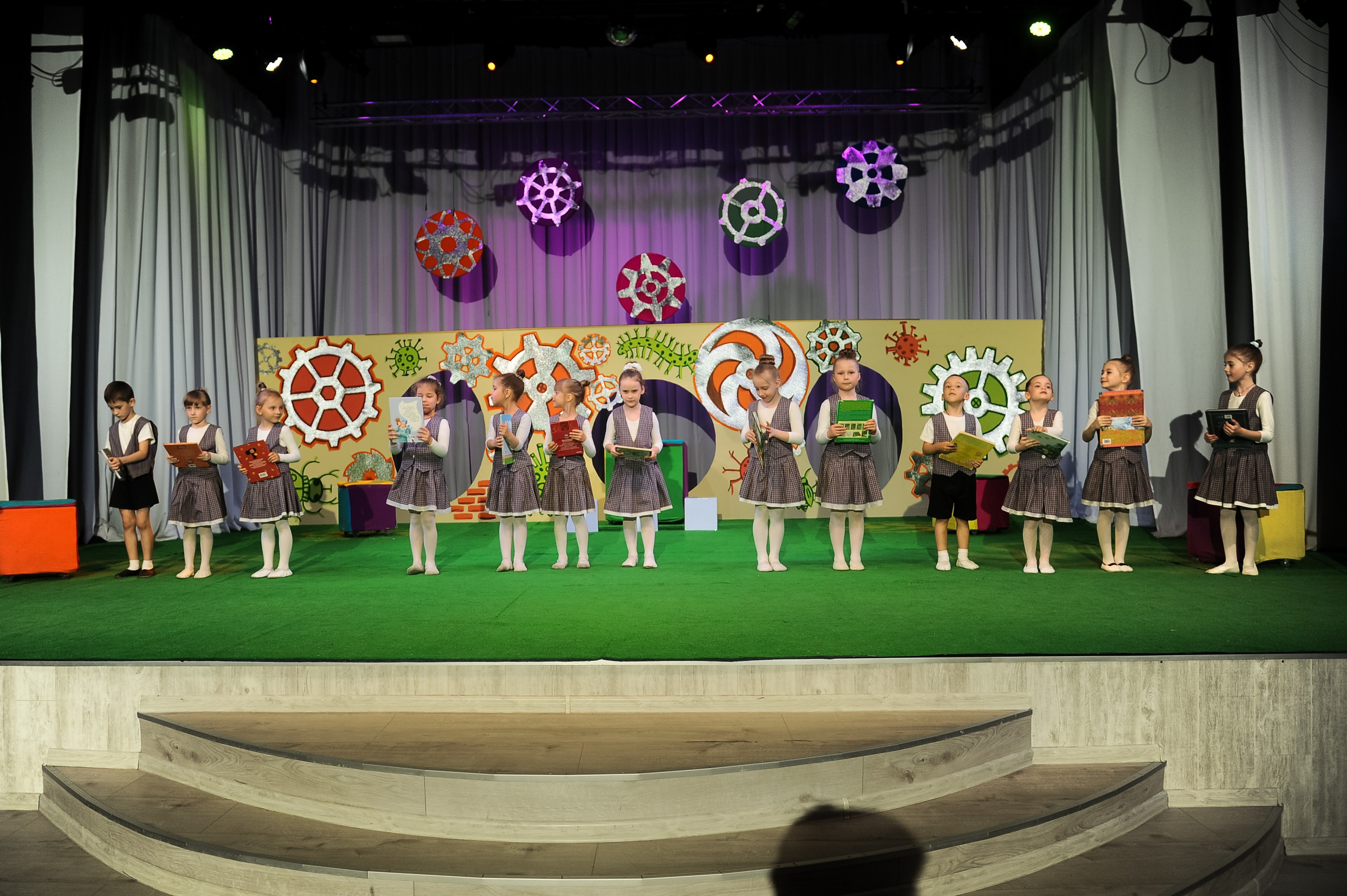 Выпускной 2025, детский центр «Самовар». Фотограф Олег Юршевич Солигорск Минск