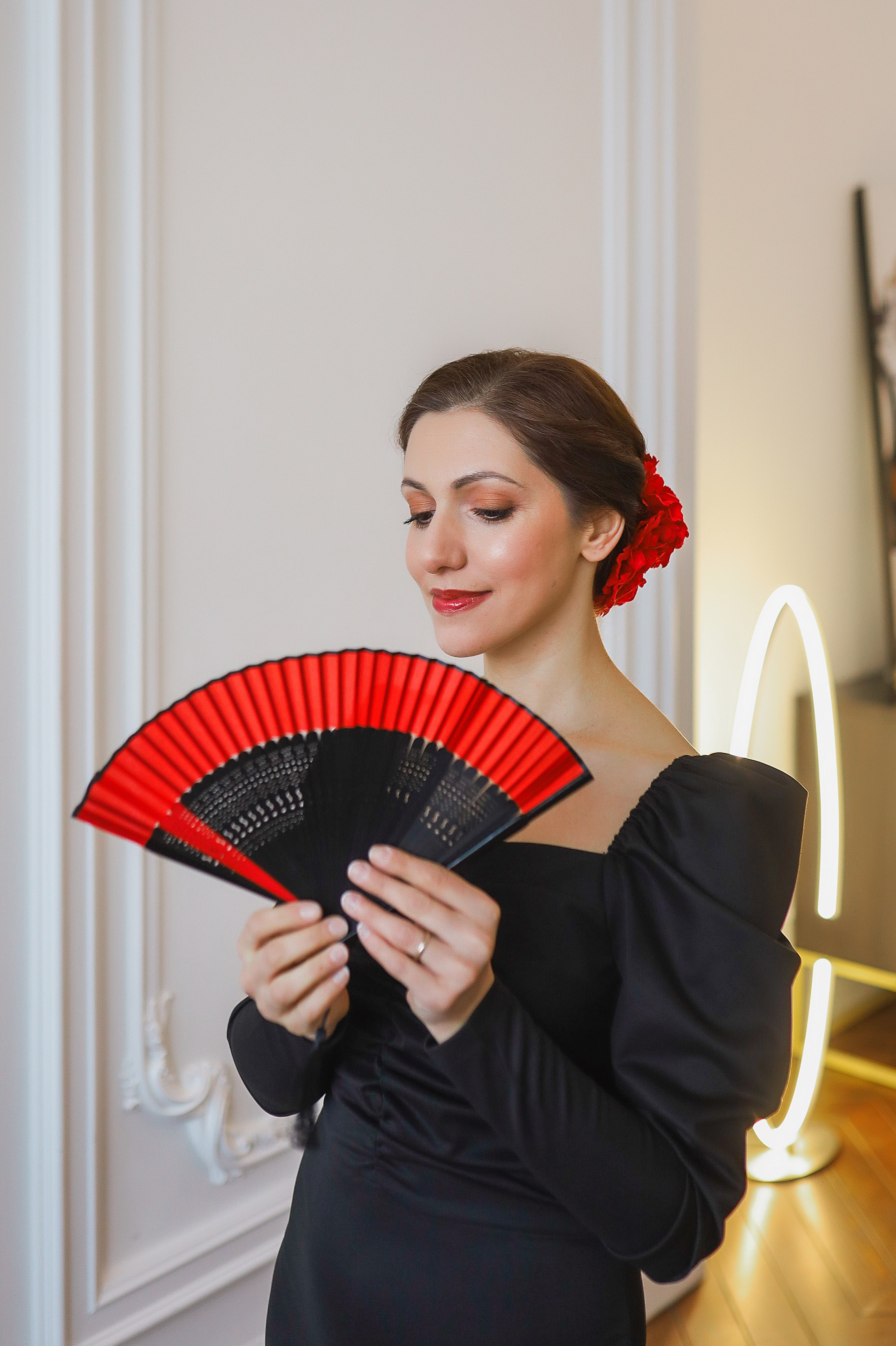 Нонна преподаватель испанского, автор курсов и книг. Визуал для эспертов и блогеров