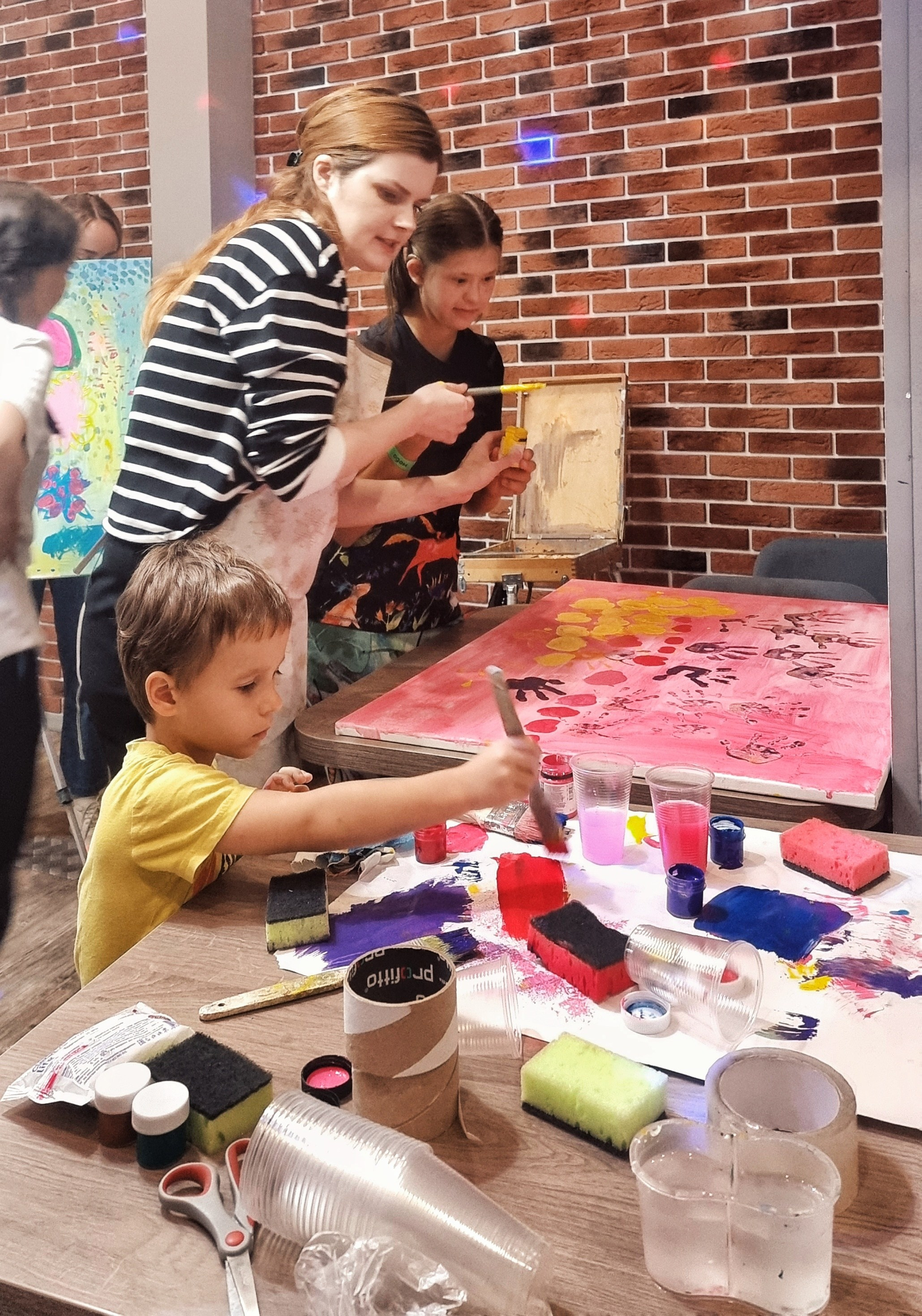 НКО «ШКОЛА ГЕРОЕВ " и «Осторожно хрупкое ". Home Decor