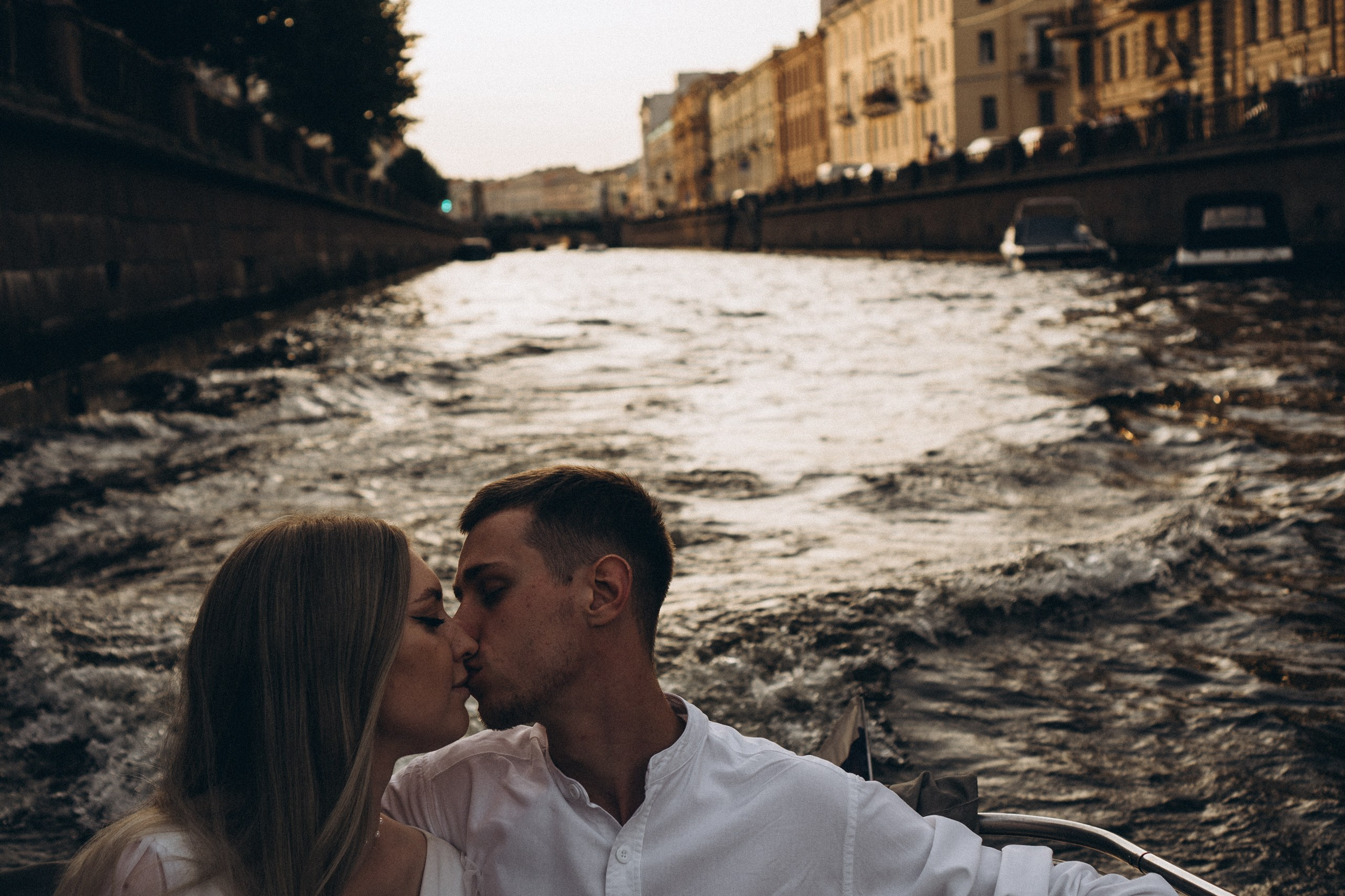 СВАДЕНБНАЯ СЬЕМКА НА КАТЕРЕ ПО КАНАЛАМ САНКТ-ПЕТЕРБУРГА И В АКВАТОРИИ НЕВЫ. Профессиональный фотограф, Санкт-Петербург — Виктория Богомолова