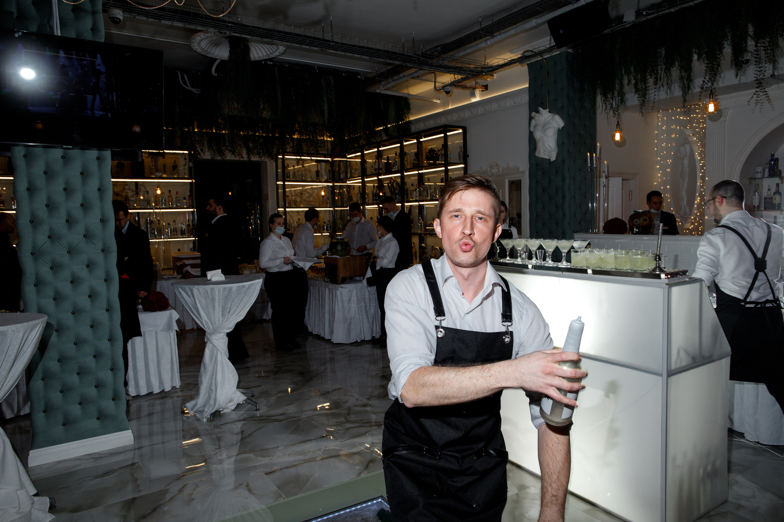 Бармен-шоу. Фотограф Карпачан Анастасия