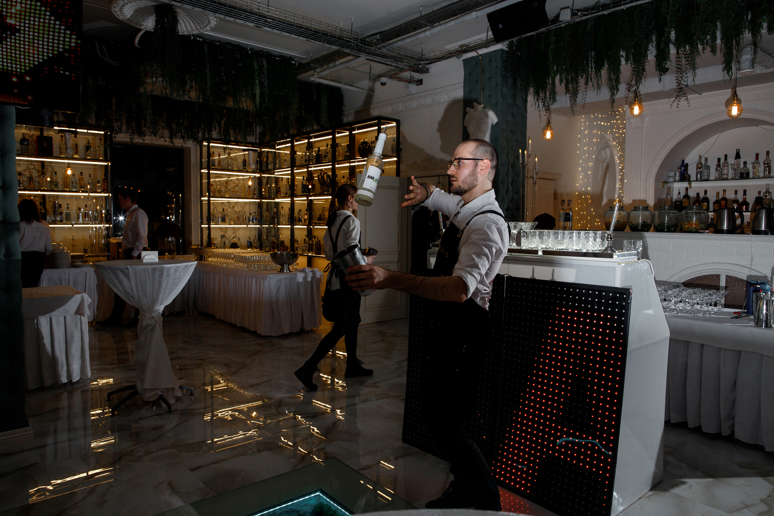 Бармен-шоу. Фотограф Карпачан Анастасия