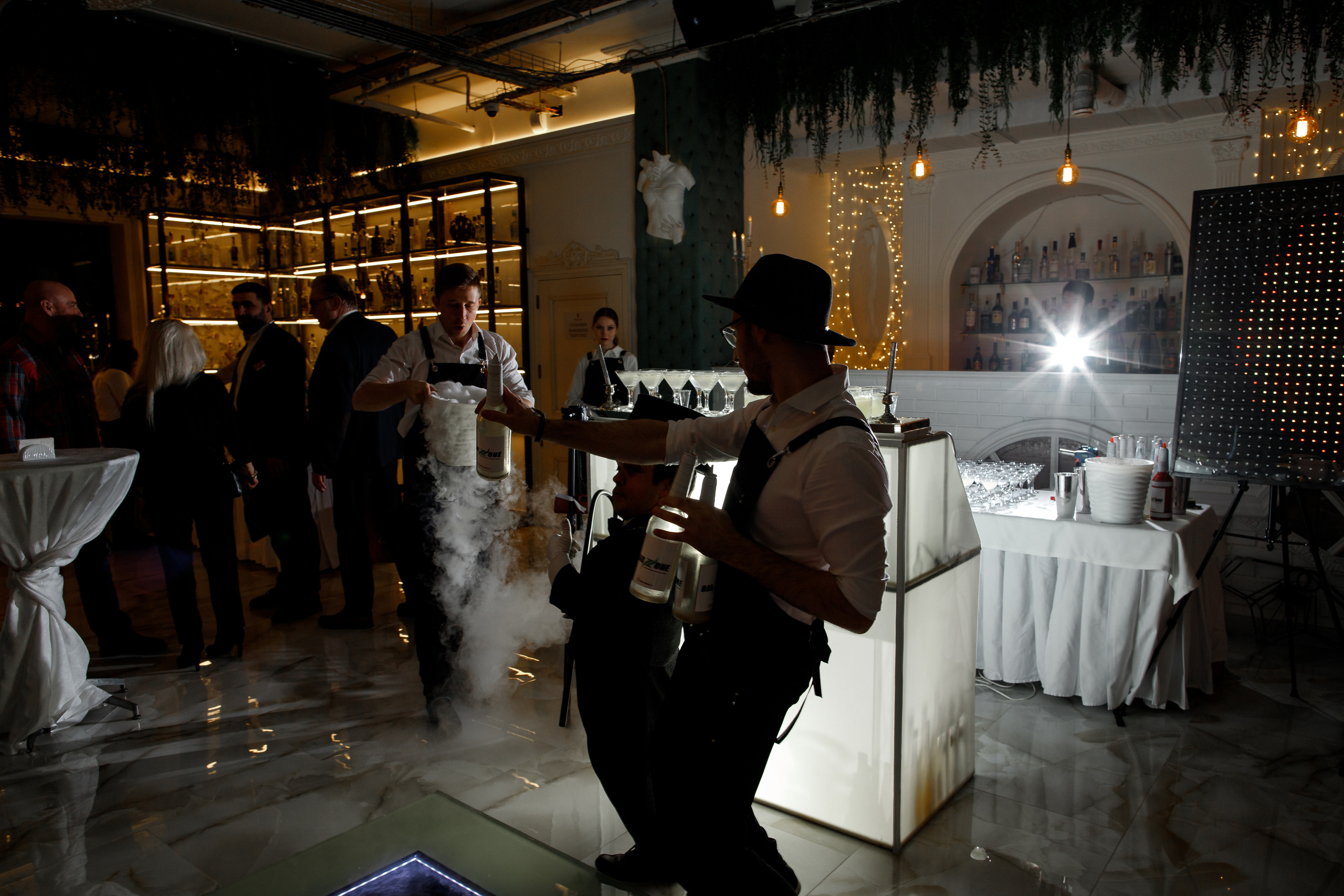 Бармен-шоу. Фотограф Карпачан Анастасия