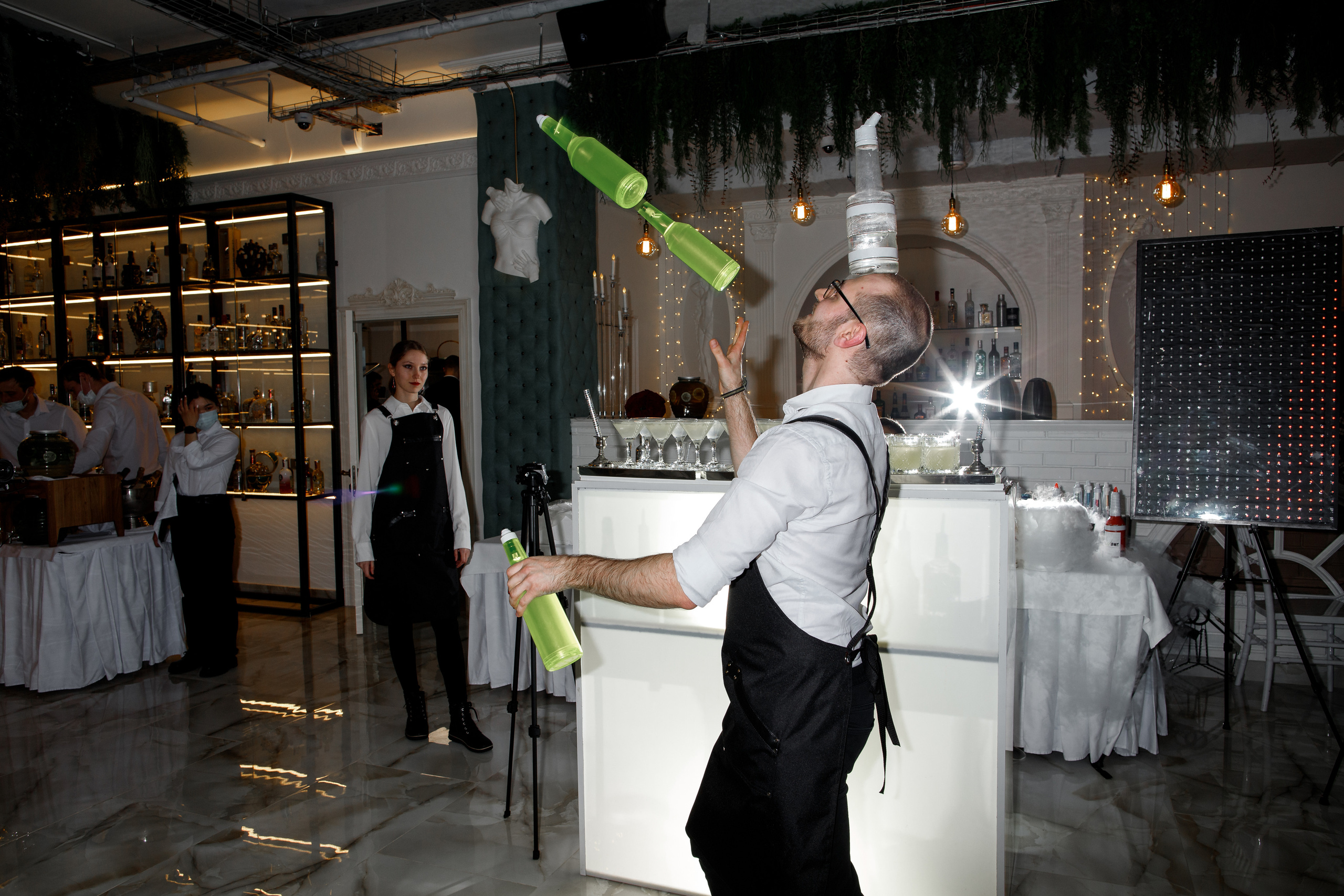 Бармен-шоу. Фотограф Карпачан Анастасия