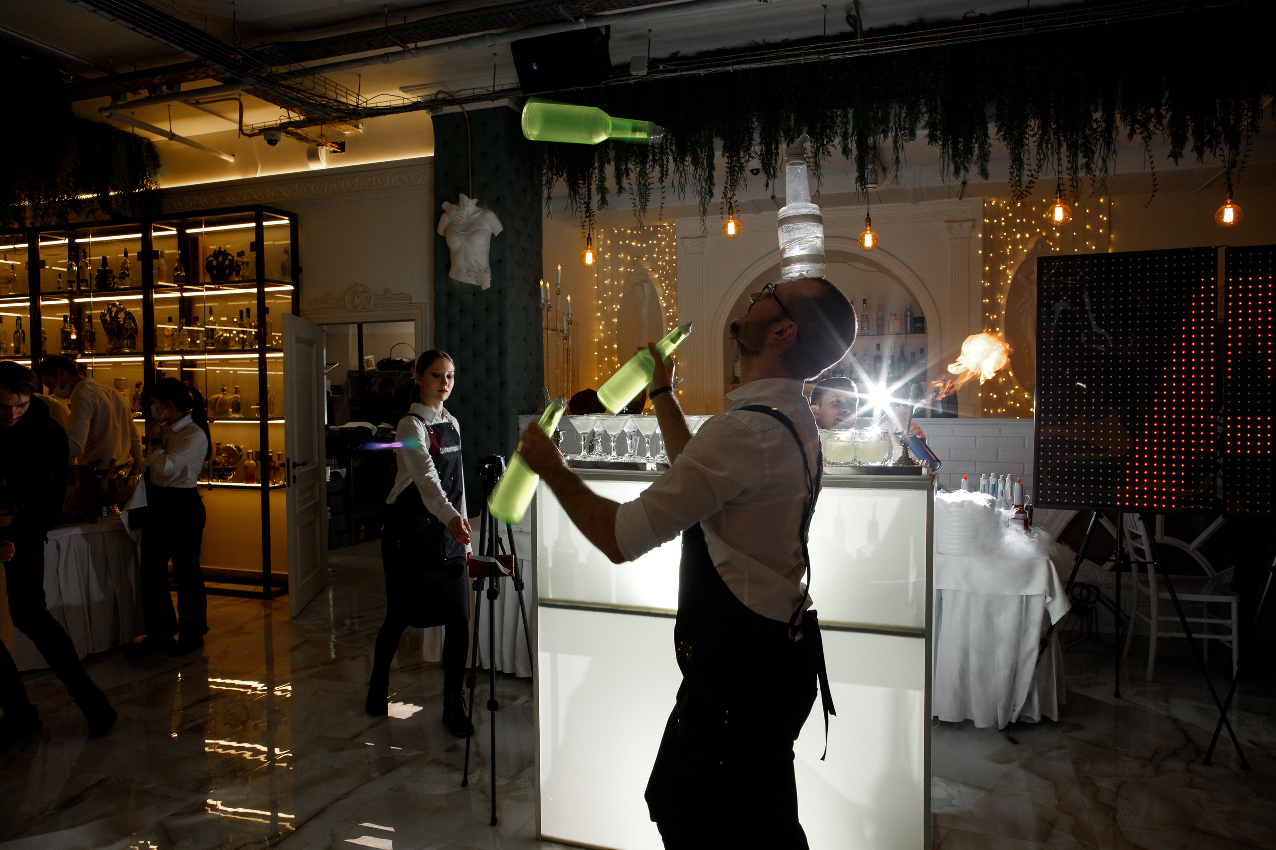 Бармен-шоу. Фотограф Карпачан Анастасия