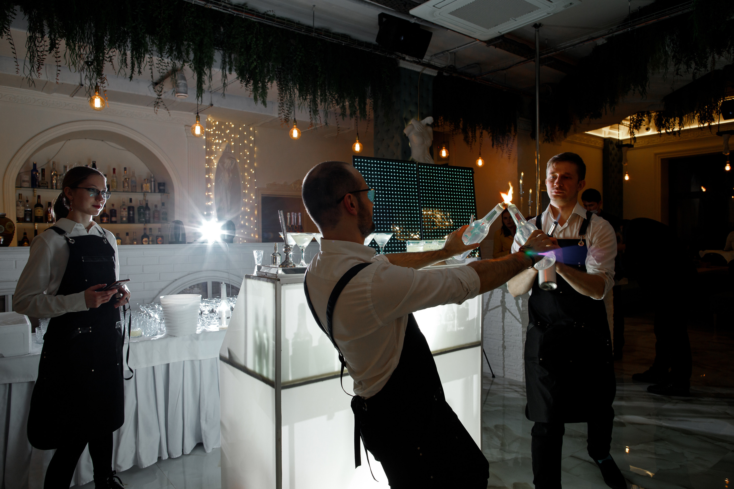 Бармен-шоу. Фотограф Карпачан Анастасия