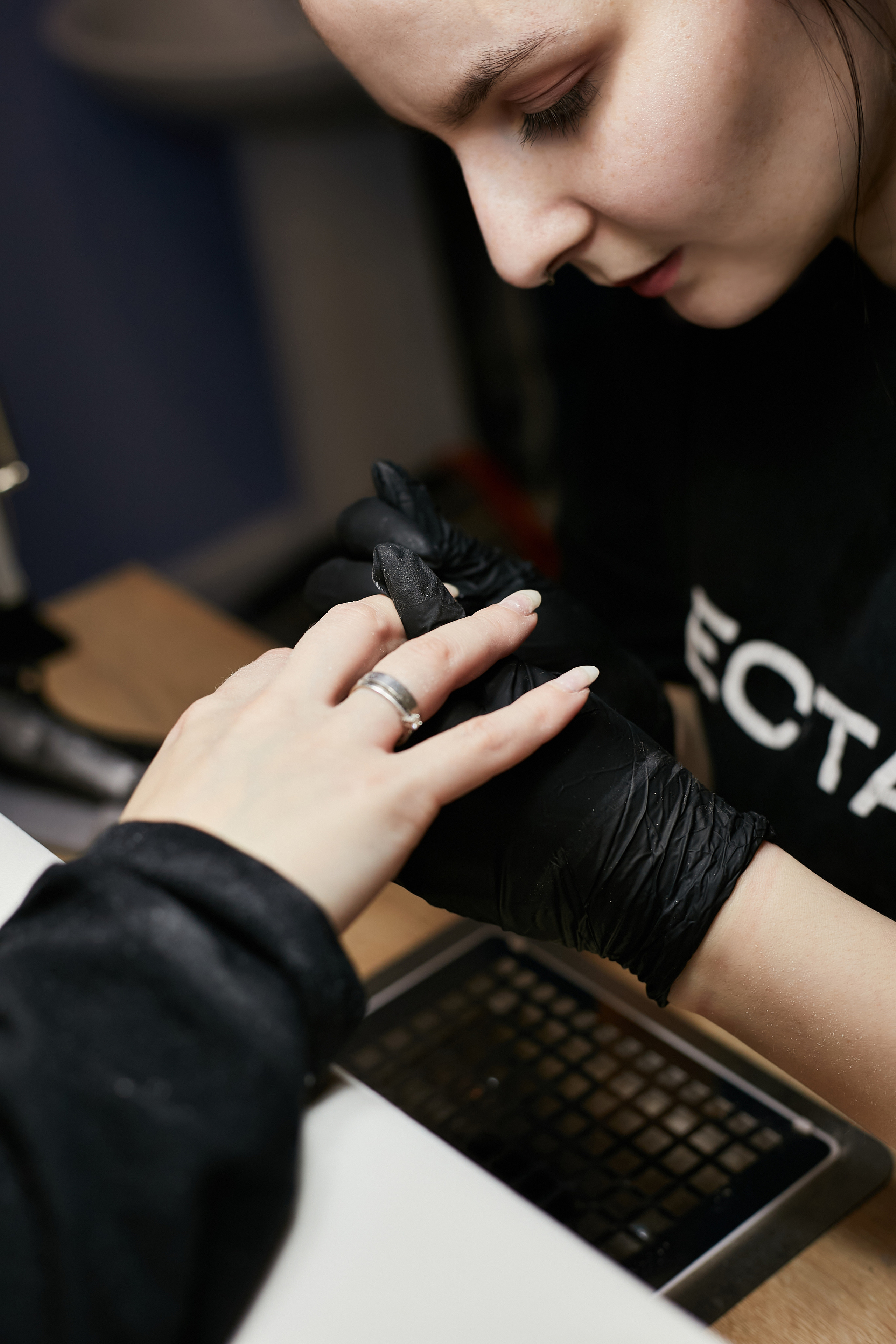 Мастер маникюра. Budanovaphoto.ru