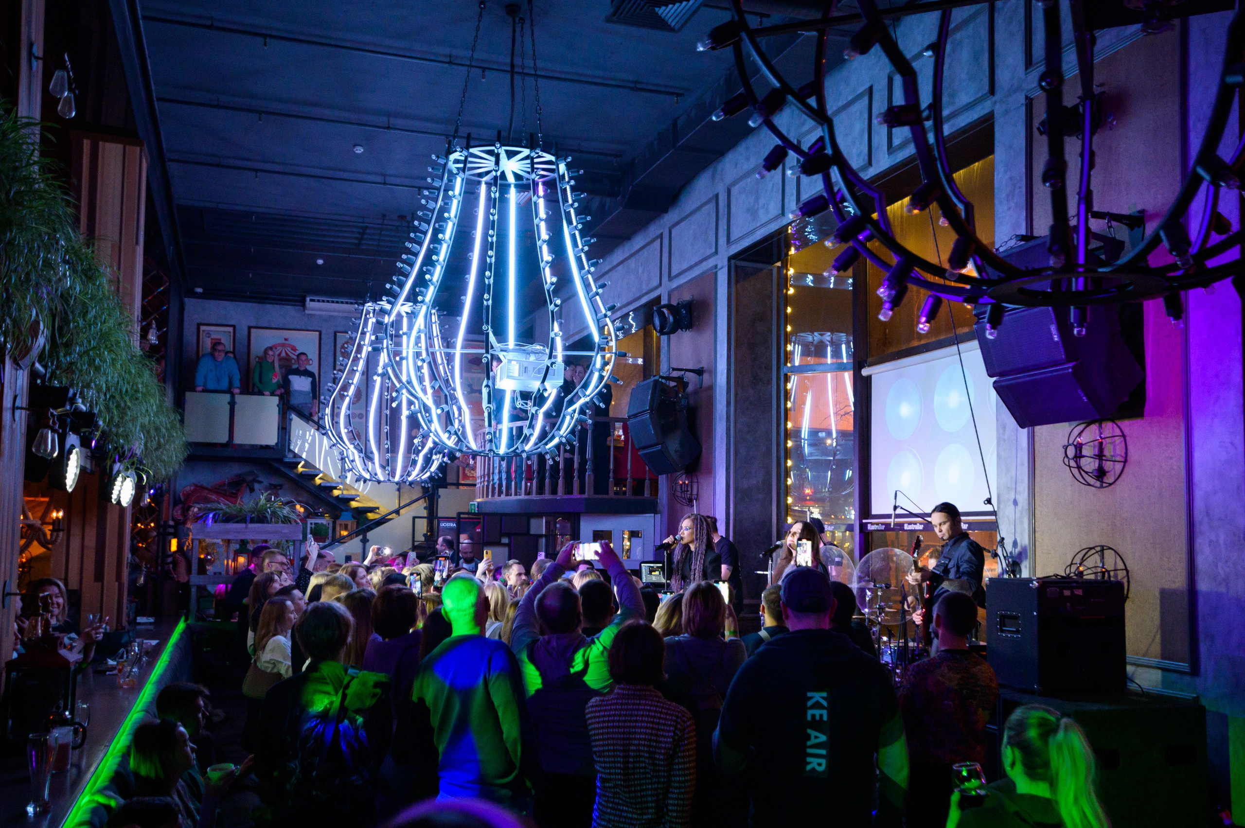 Люстра бар. Репортажный фотограф Сергей Дроздов