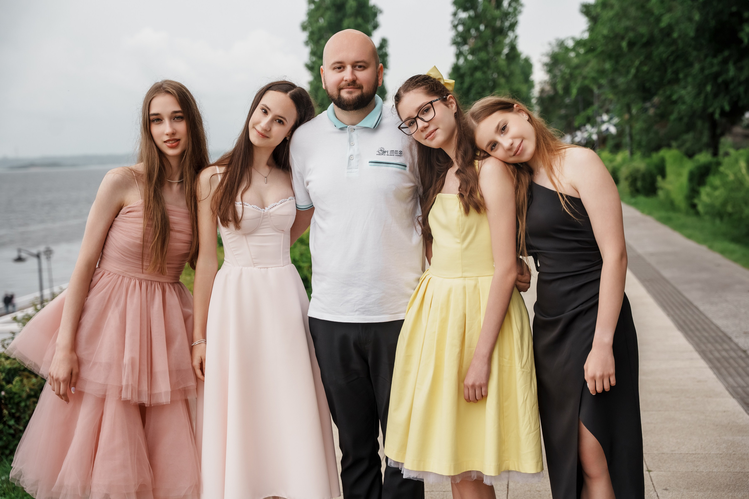 Уличная на набережной. ВЫПУСКНЫЕ АЛЬБОМЫ, Школьный фотограф, семейный и свадебный в Саратове и области Ольга Плаксина