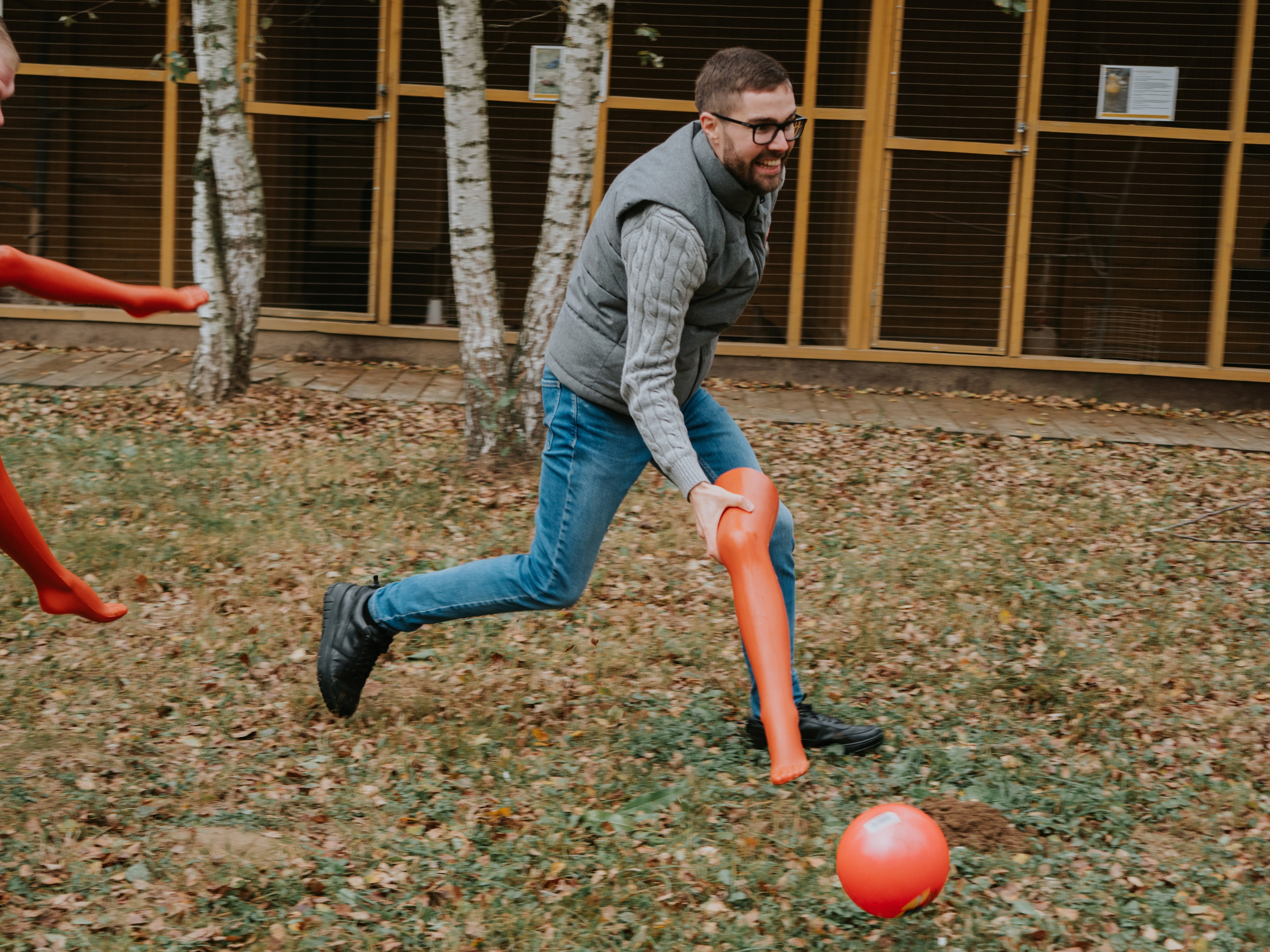 Фото тимбилдинга компании игра в мяч на свежем воздухе в Москве