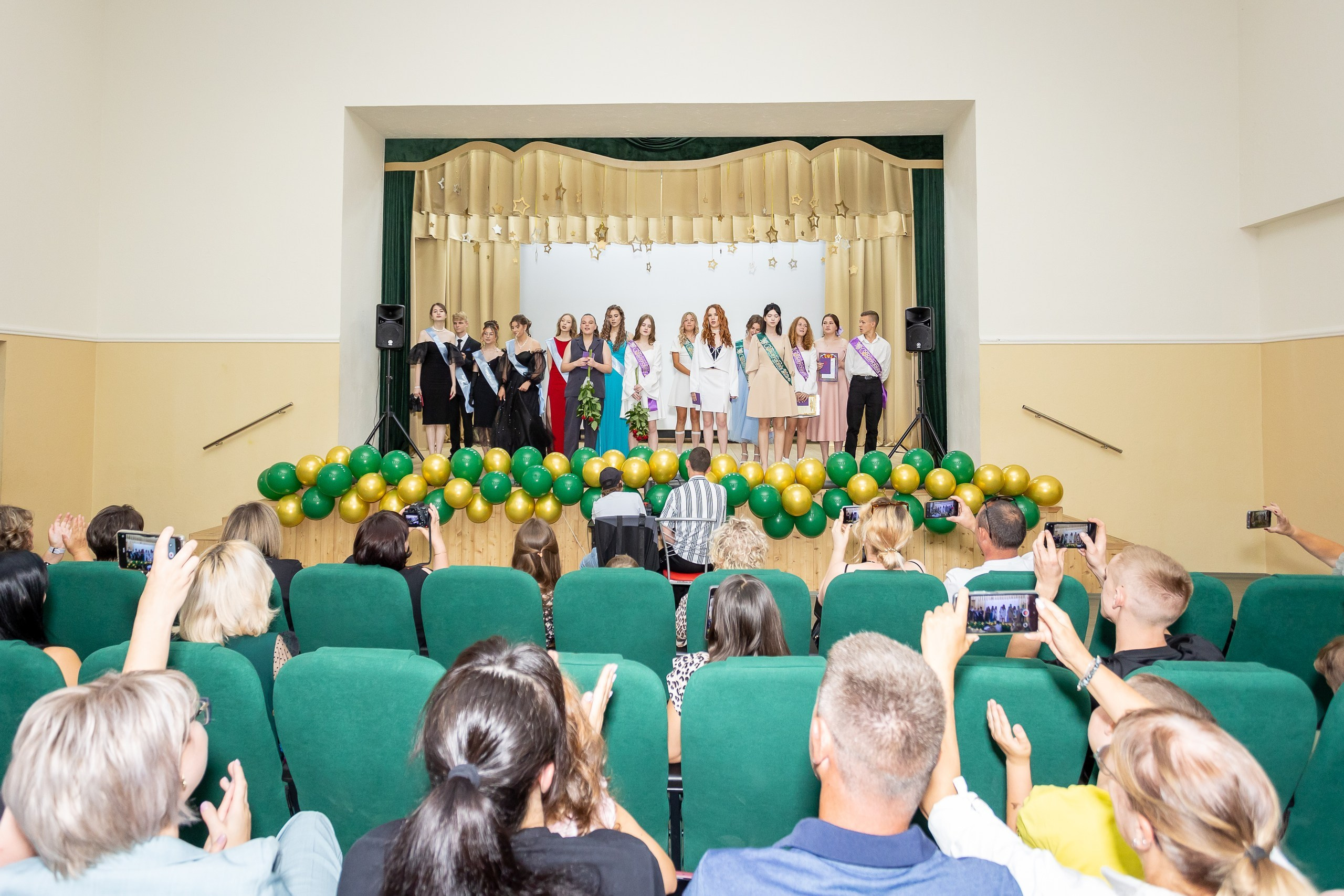 Вручение аттестата и выпускной вечер. Выпускные альбомы Майкоп, Краснодар Елена Золотарева