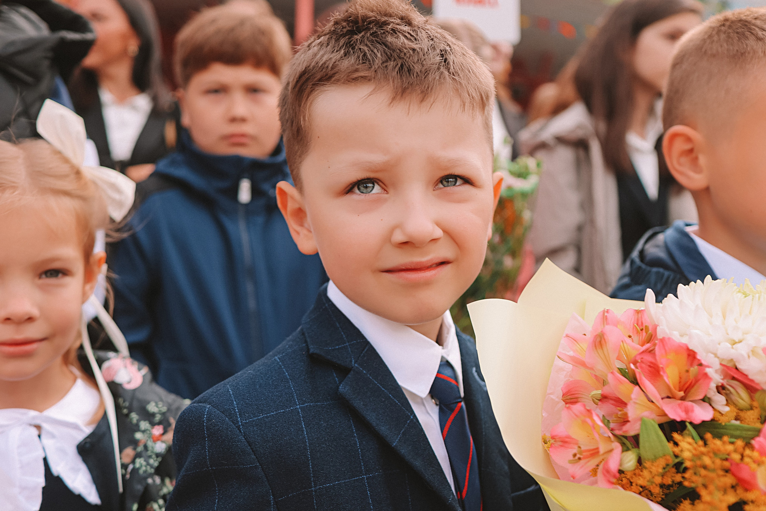 1 сентября линейка+кл час+портреты. Семейный фотограф Тюмень, фотограф на роды Салмина Мария