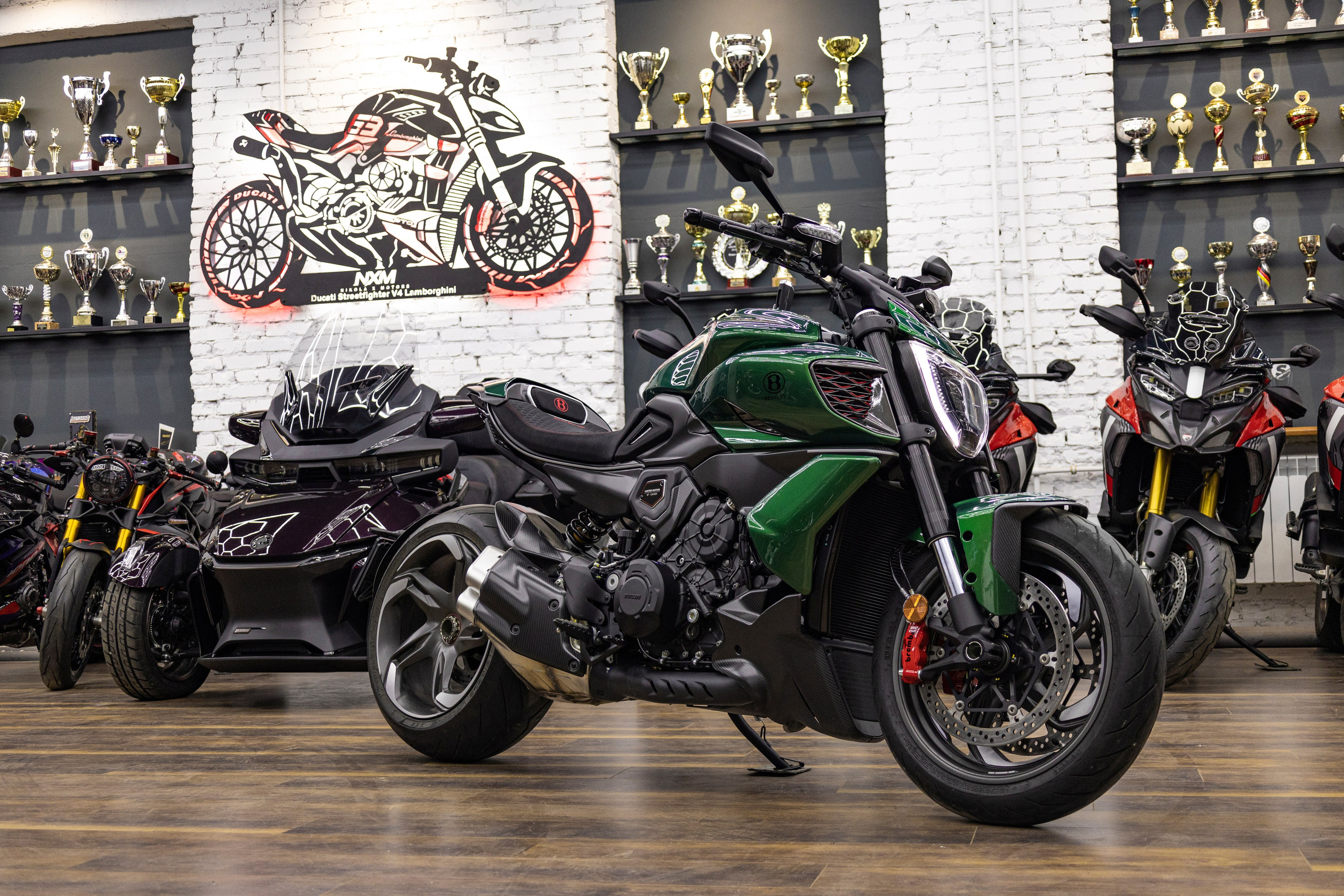 Фотосессия с мотоциклами и автомобилями. Предметный фотограф в Москве и Московской области