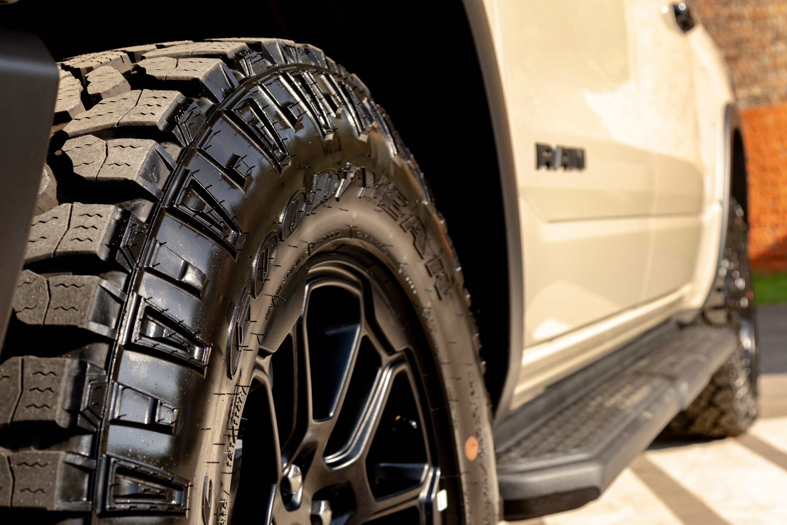 Фотосессия с мотоциклами и автомобилями. Предметный фотограф в Москве и Московской области